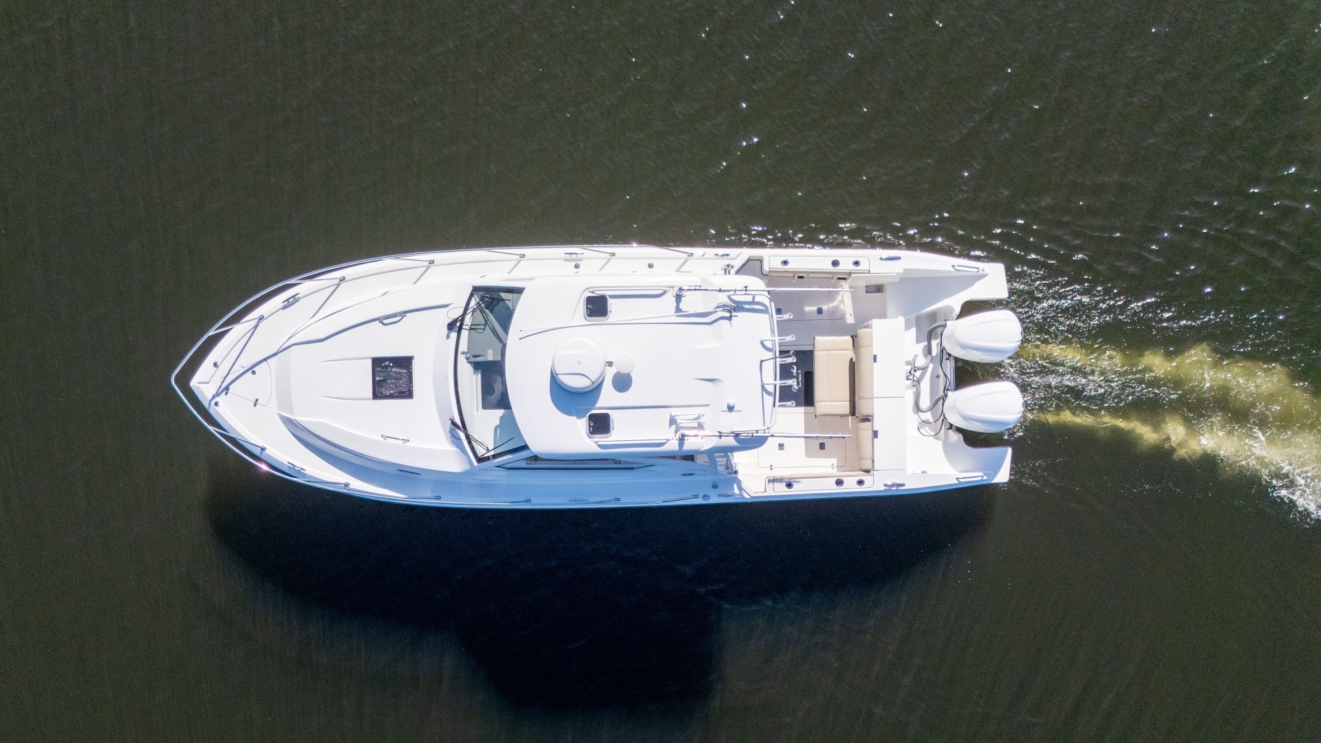 2018 Pursuit 325 OS - Image 9