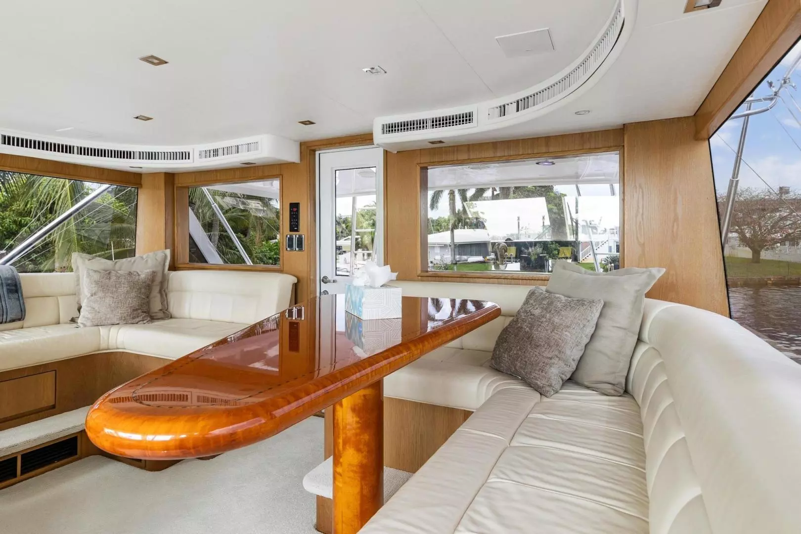 1998 Hatteras 82 Convertible - Image 27