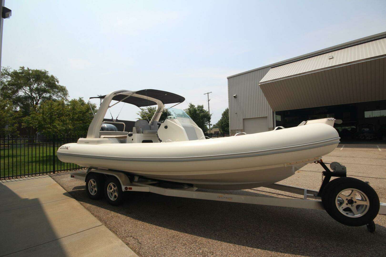 2024 Zodiac Medline 7.5 NEO - Image 4