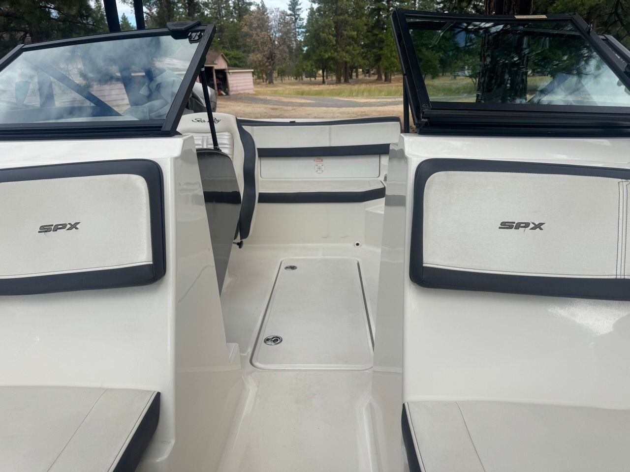2016 Sea Ray SPX 190 Outboard with open cockpit and seating.