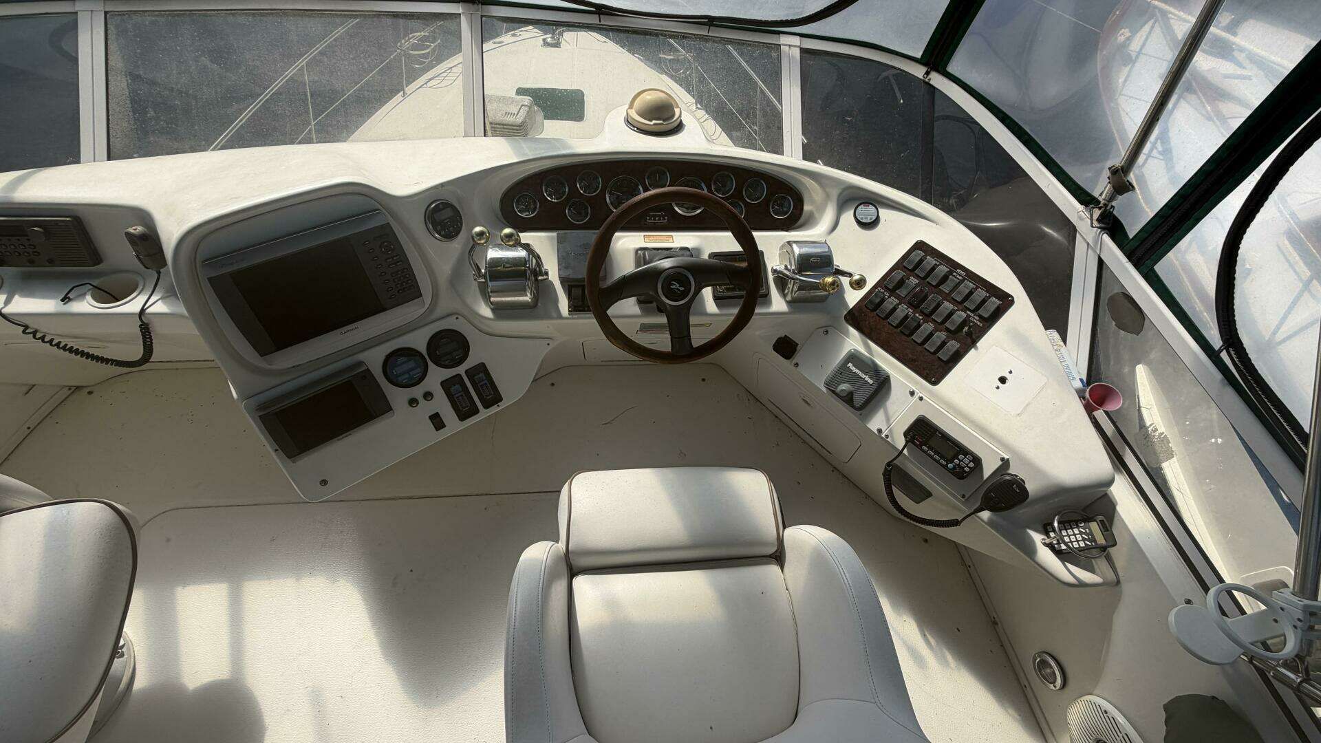 2000 Sea Ray 380 Aft Cabin - 11