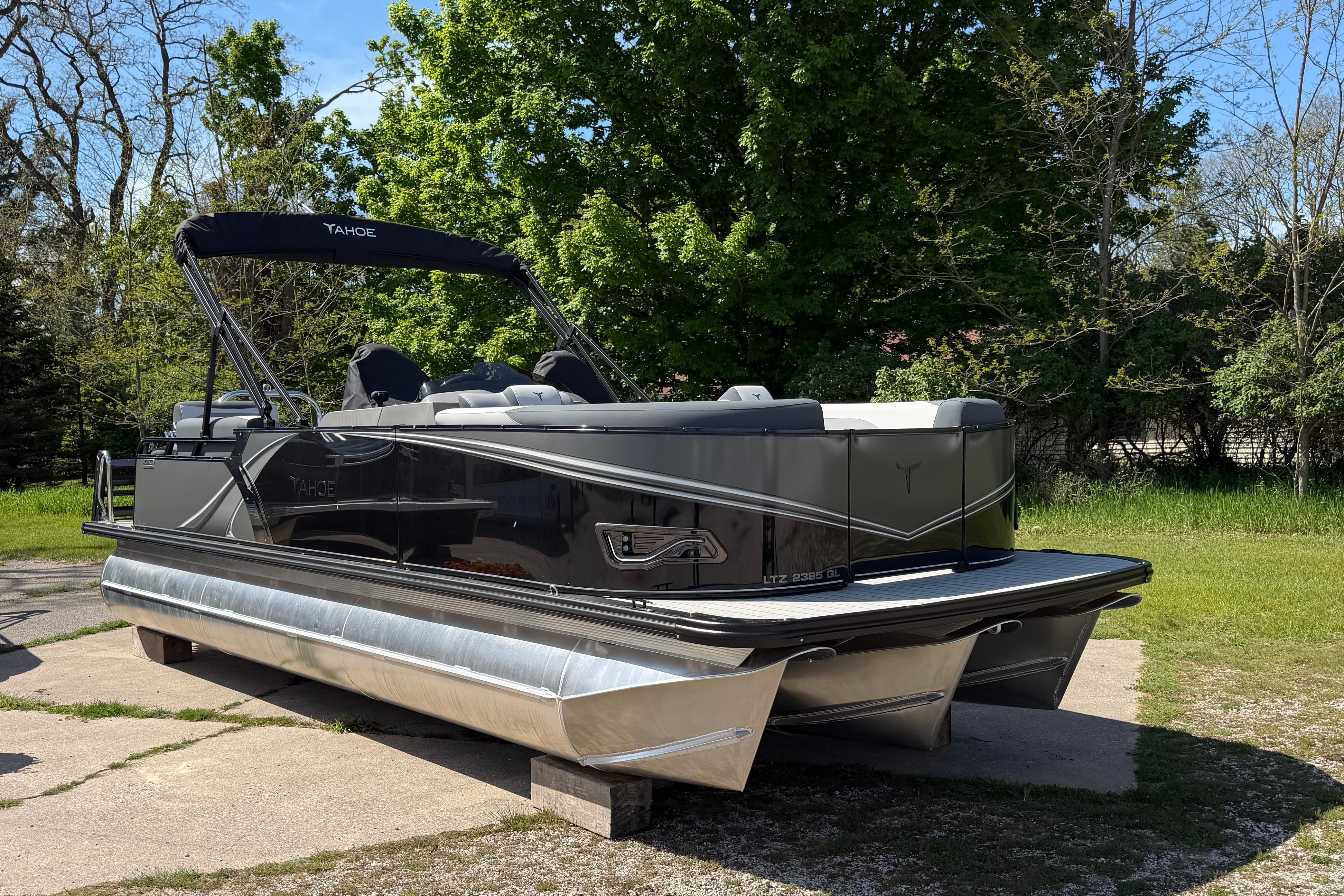2026 Tahoe Pontoon LTZ Quad Lounger Shift