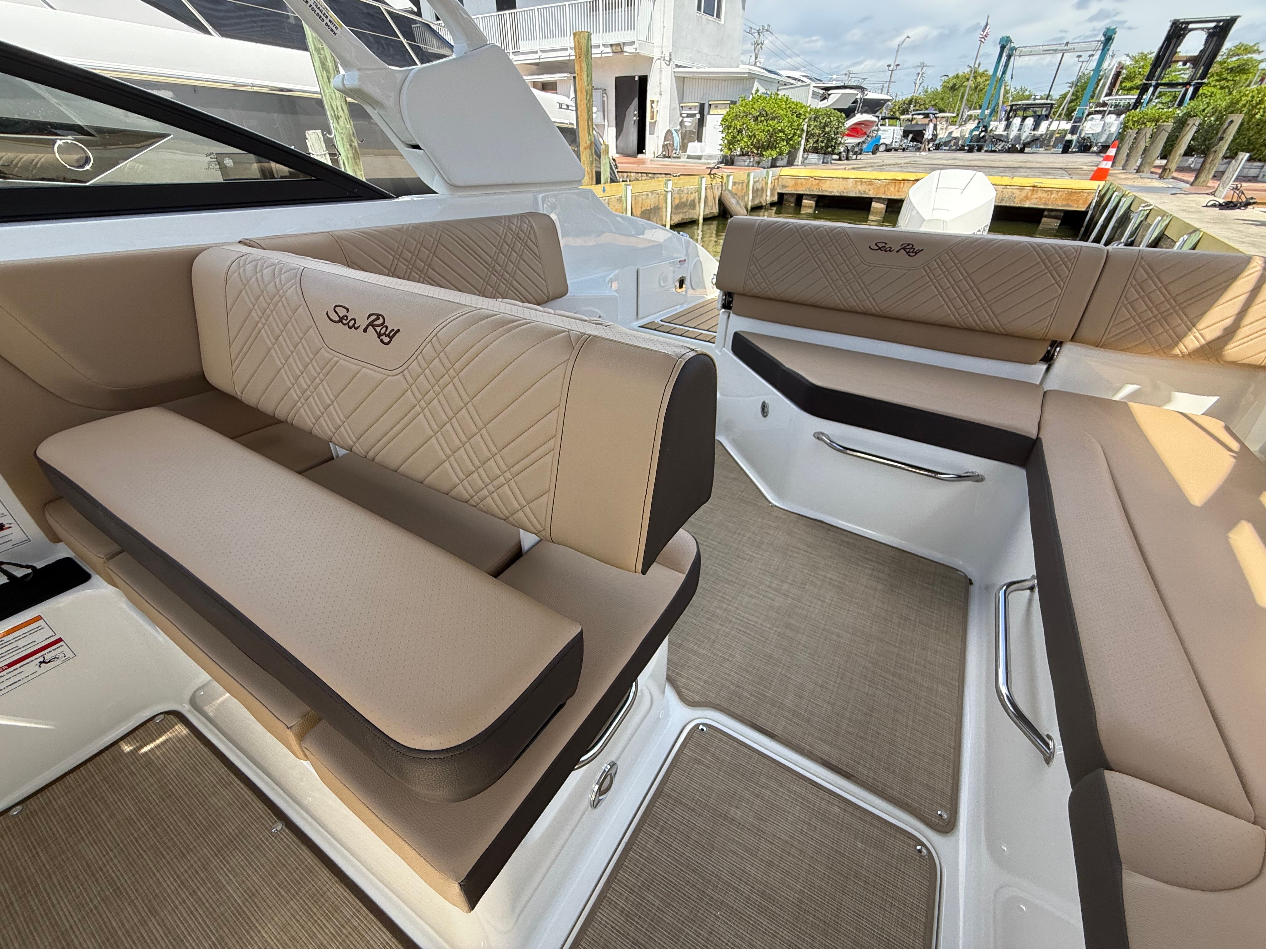 2026 Sea Ray SDX 250 Outboard - 27