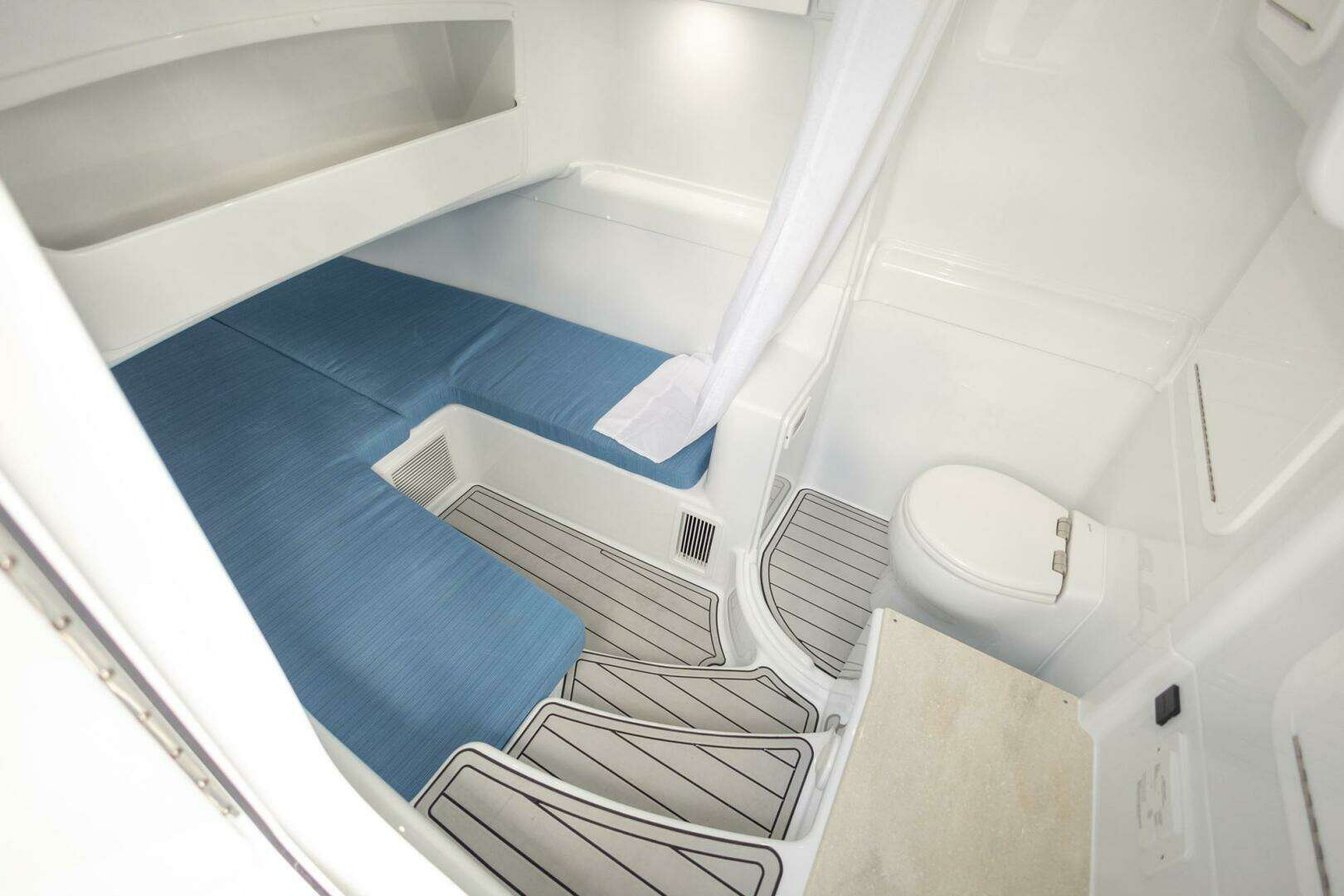 2026 Yellowfin 42 Offshore - Image 23
