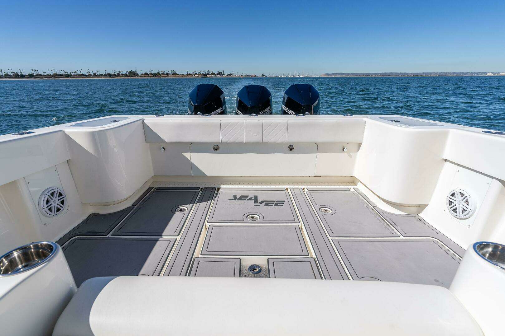 2018 SeaVee 370 Z - Image 22