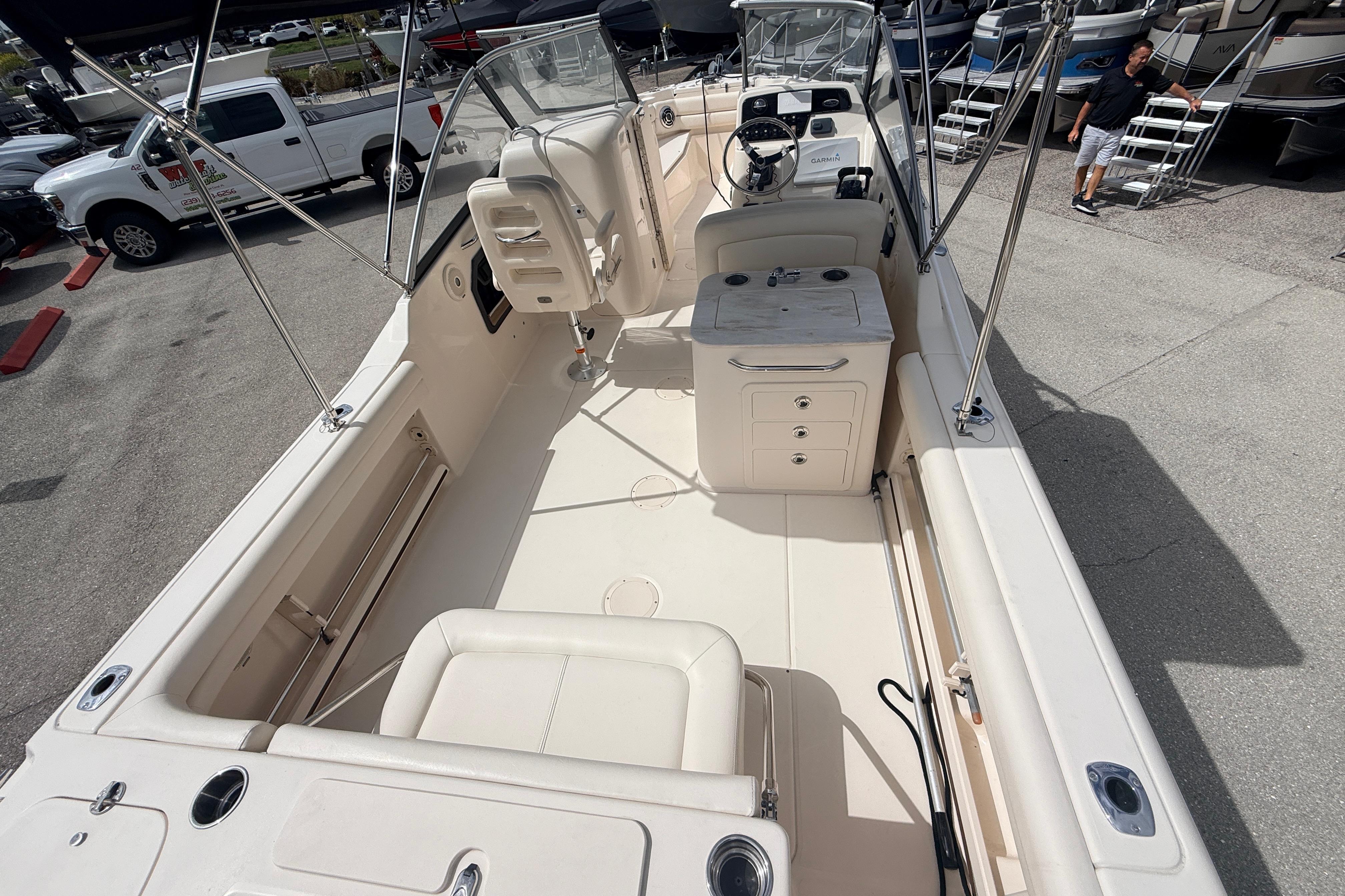 2015 Grady-White Freedom 255 boat interior, featuring spacious seating and modern controls.