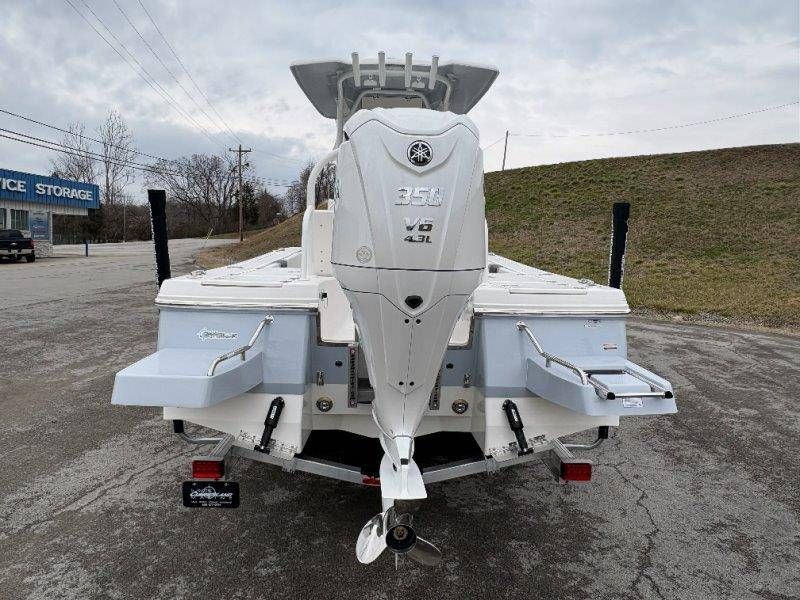 2026 Robalo 246 Cayman - 36