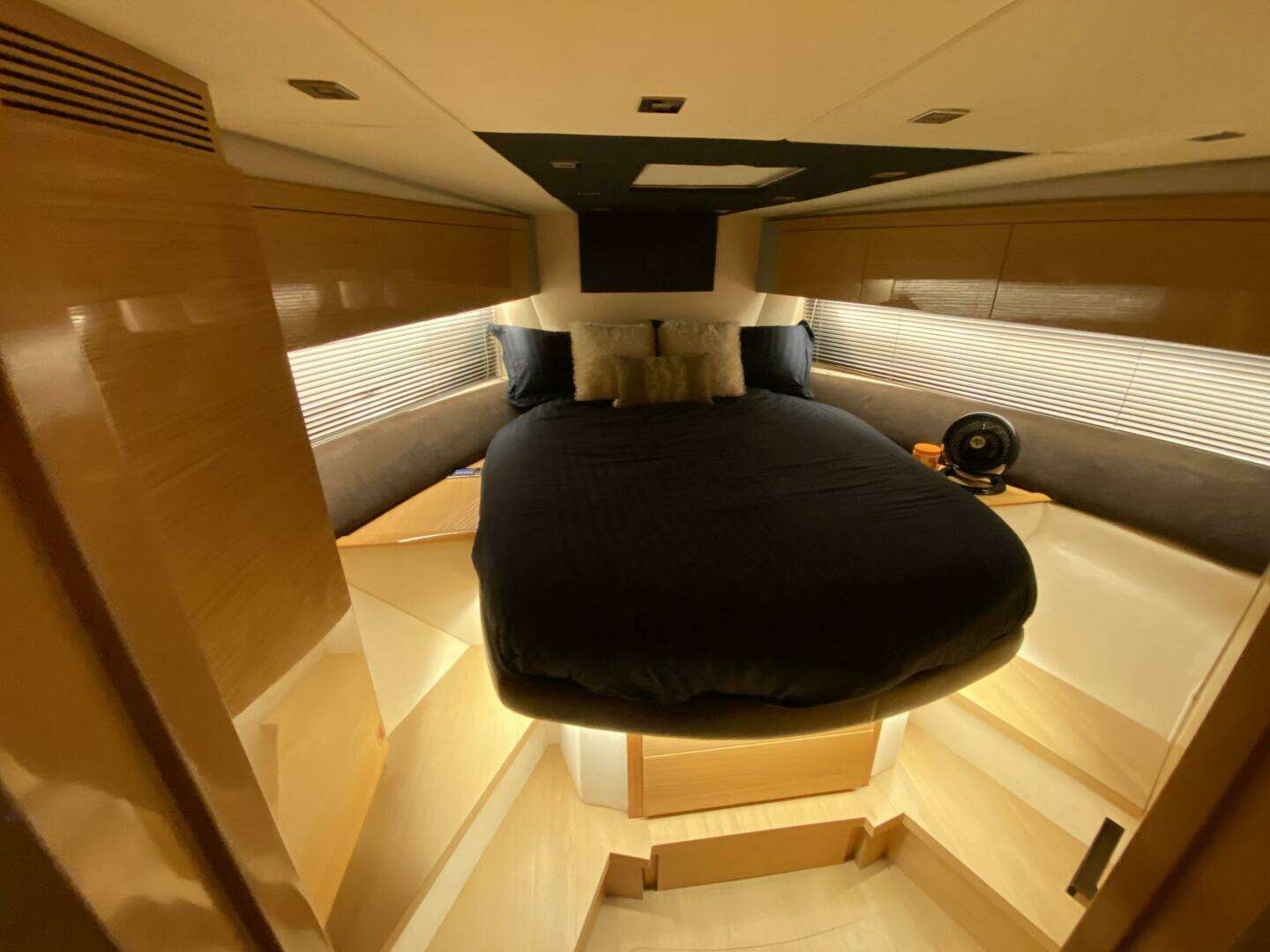 2010 Azimut Atlantis 54 - Image 24