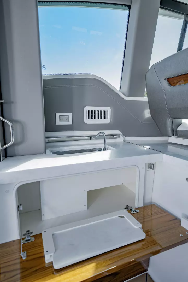 2021 Tiara Sport 43LE - Image 29