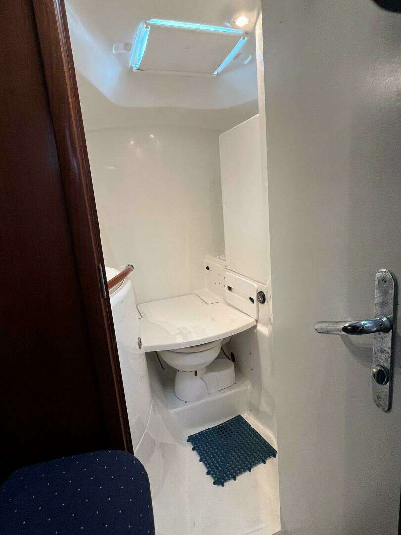 2003 Beneteau 42cc - Image 34