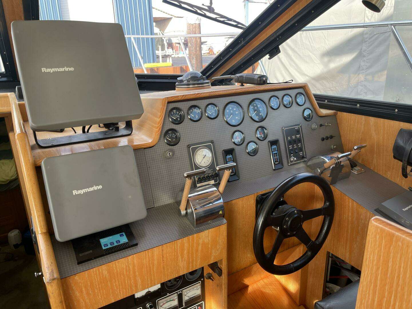 1988 Tollycraft EY440 - Image 18