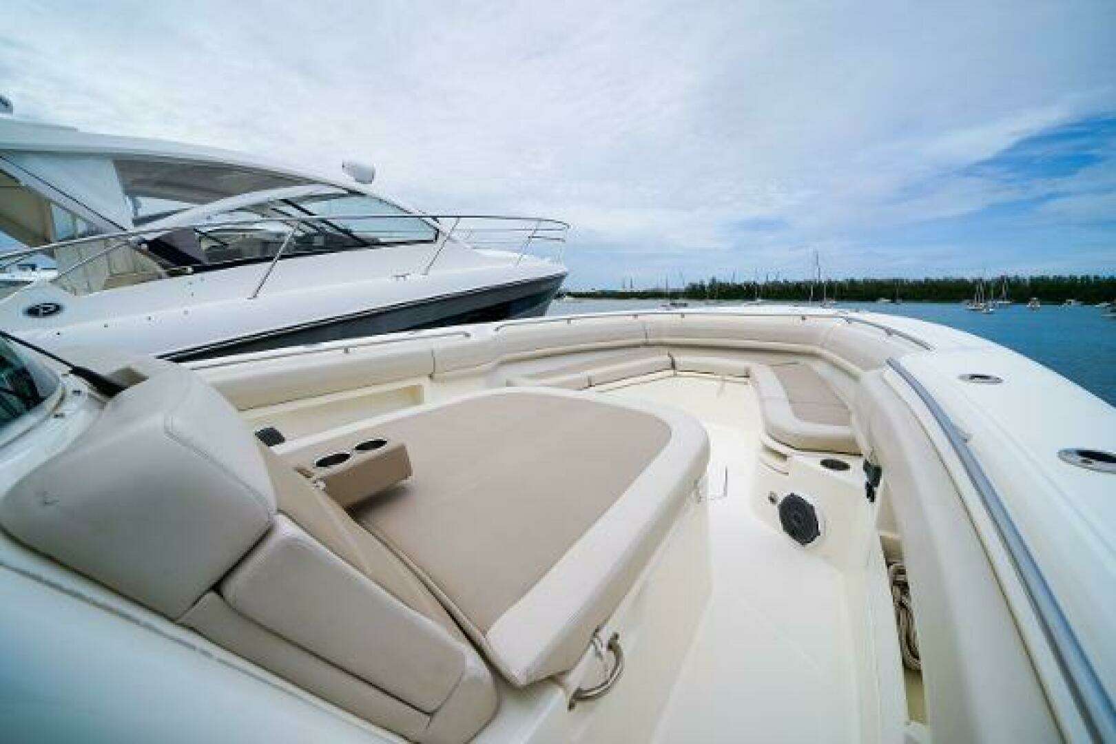 2018 Boston Whaler 380 Outrage - Image 7