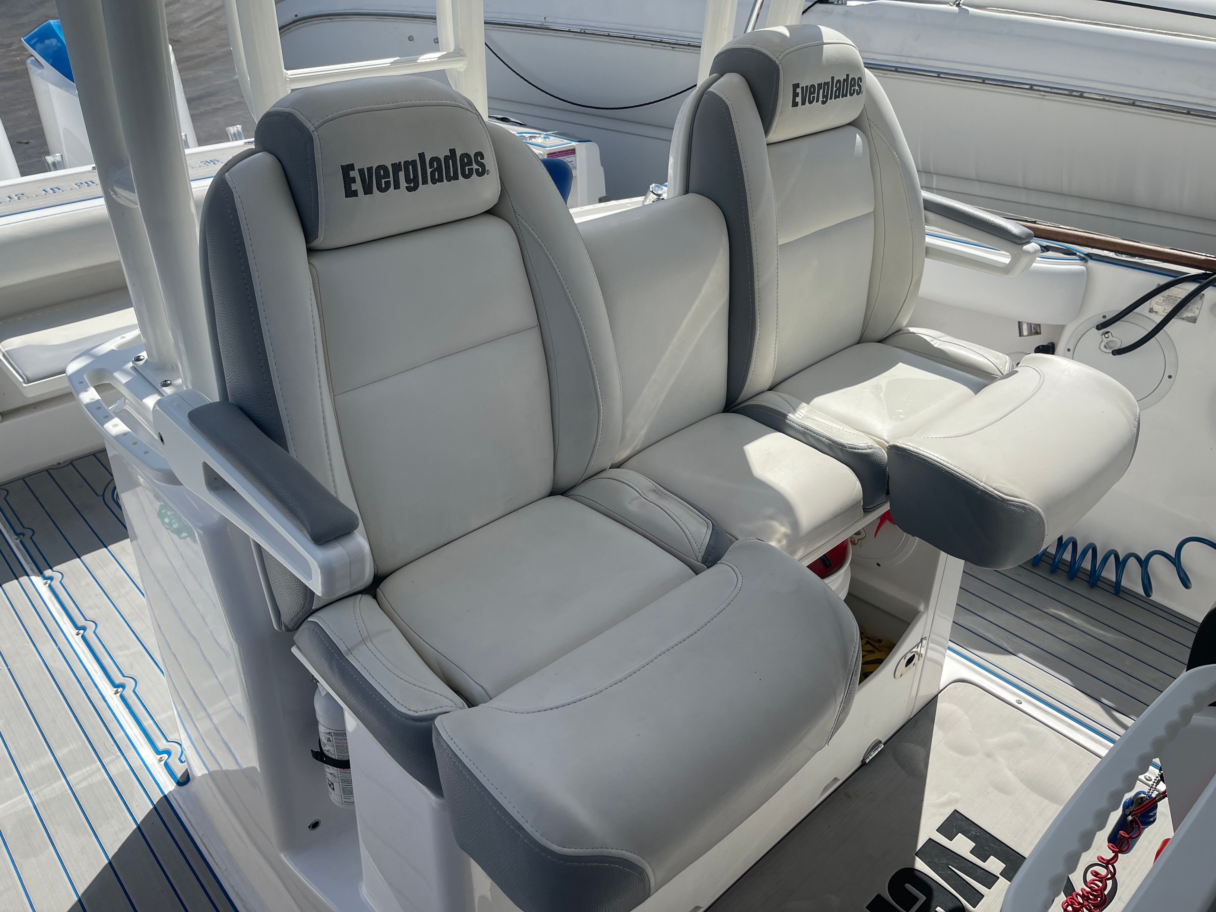 2017 Everglades 325 Center Console - 62