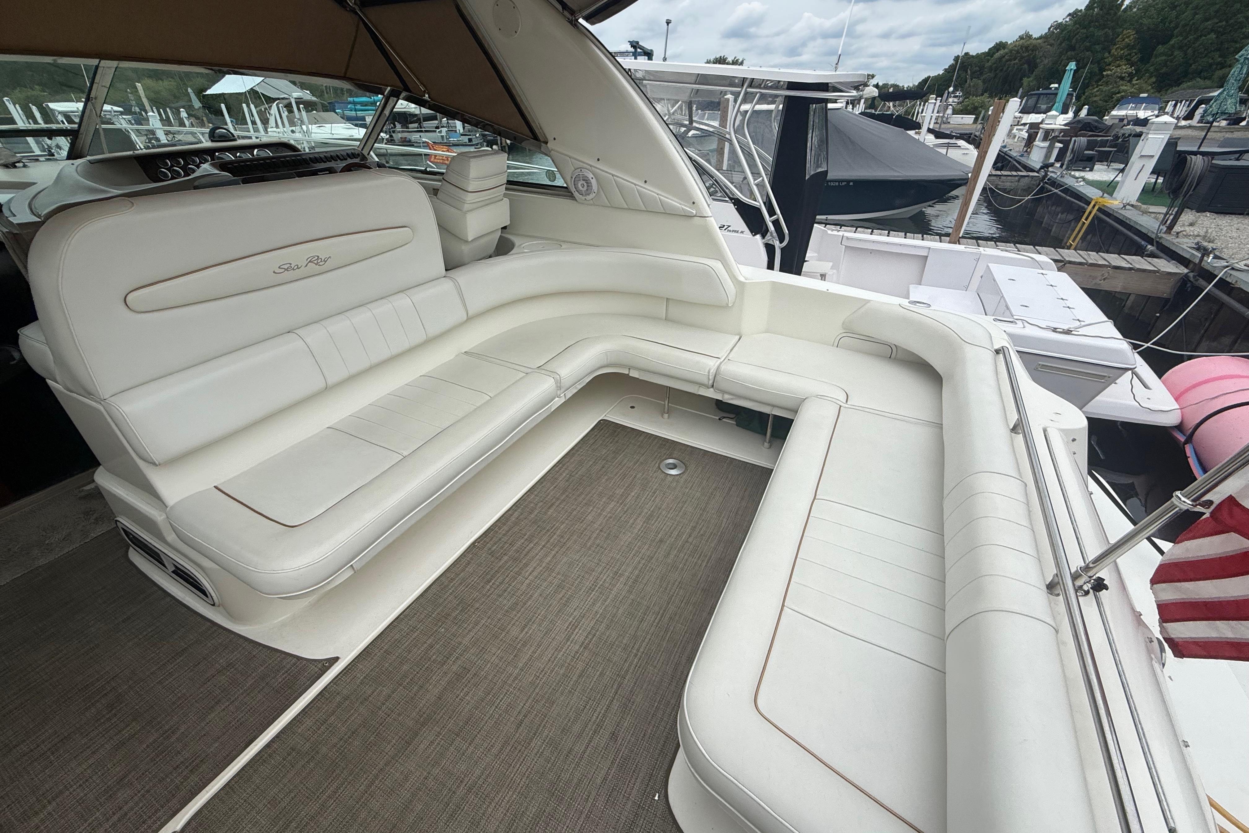 1998 Sea Ray Sundancer 400 yacht with spacious white seating at a marina.