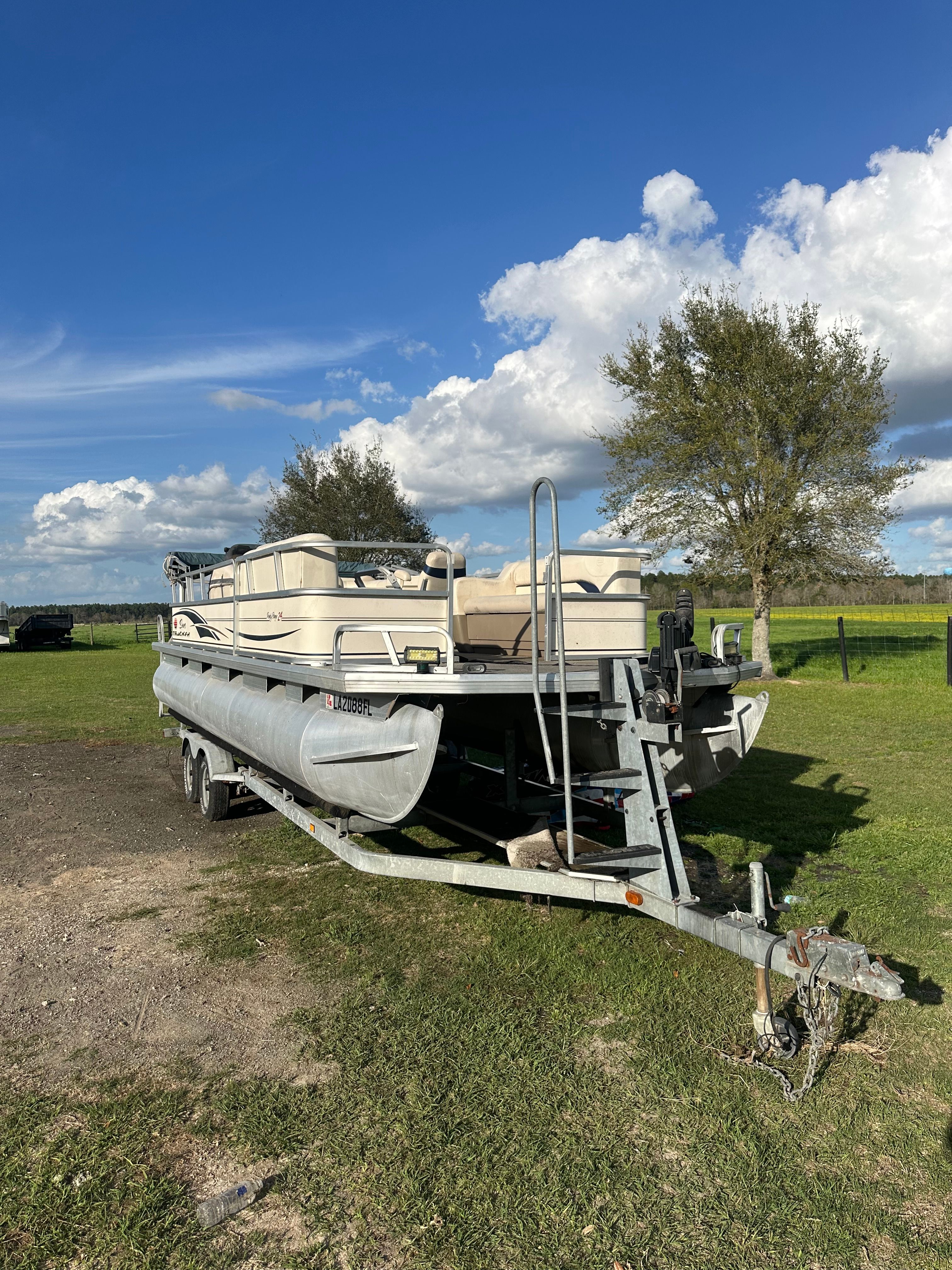 2004 Tracker Pontoon - 3
