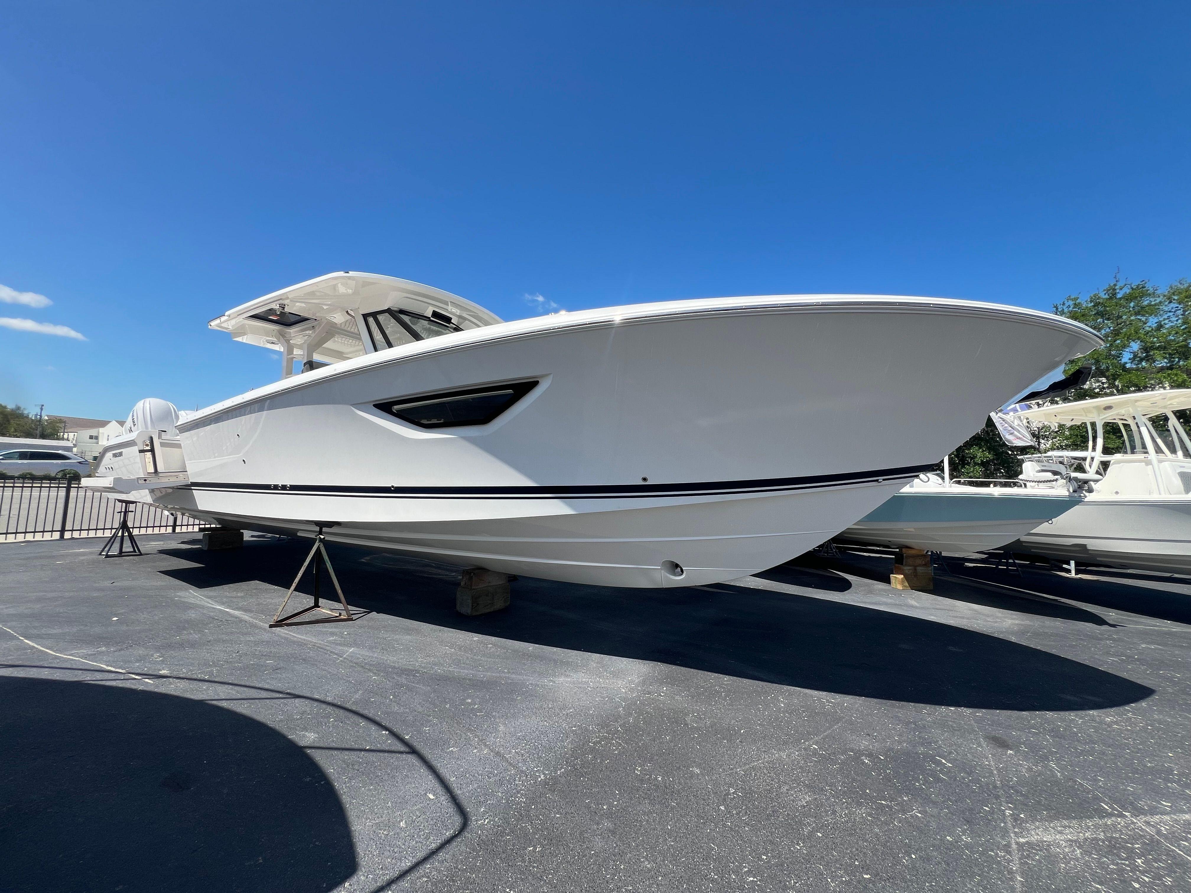 2025 Pursuit S 428 Sport