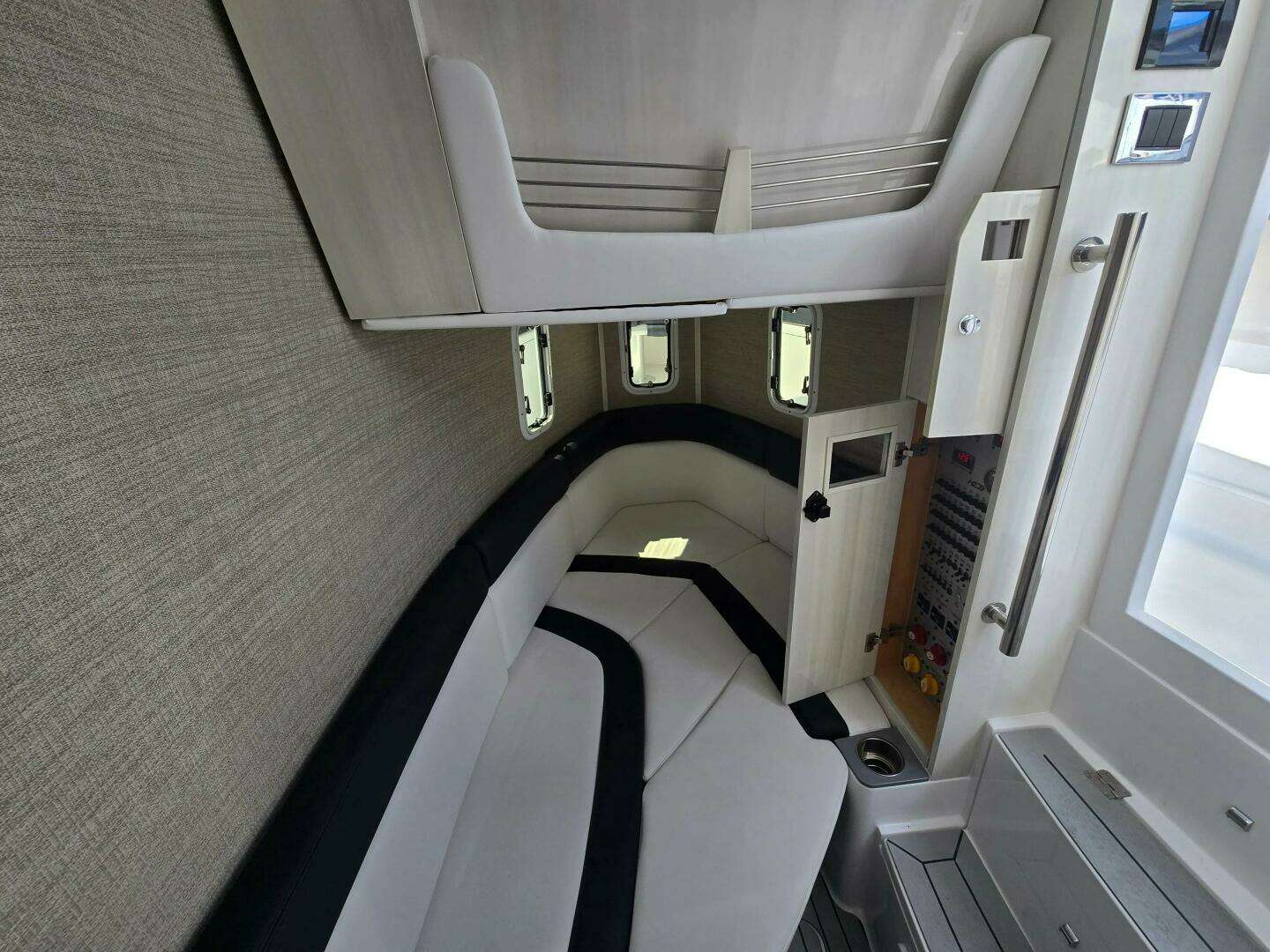 2024 HCB 42 Lujo - Image 34
