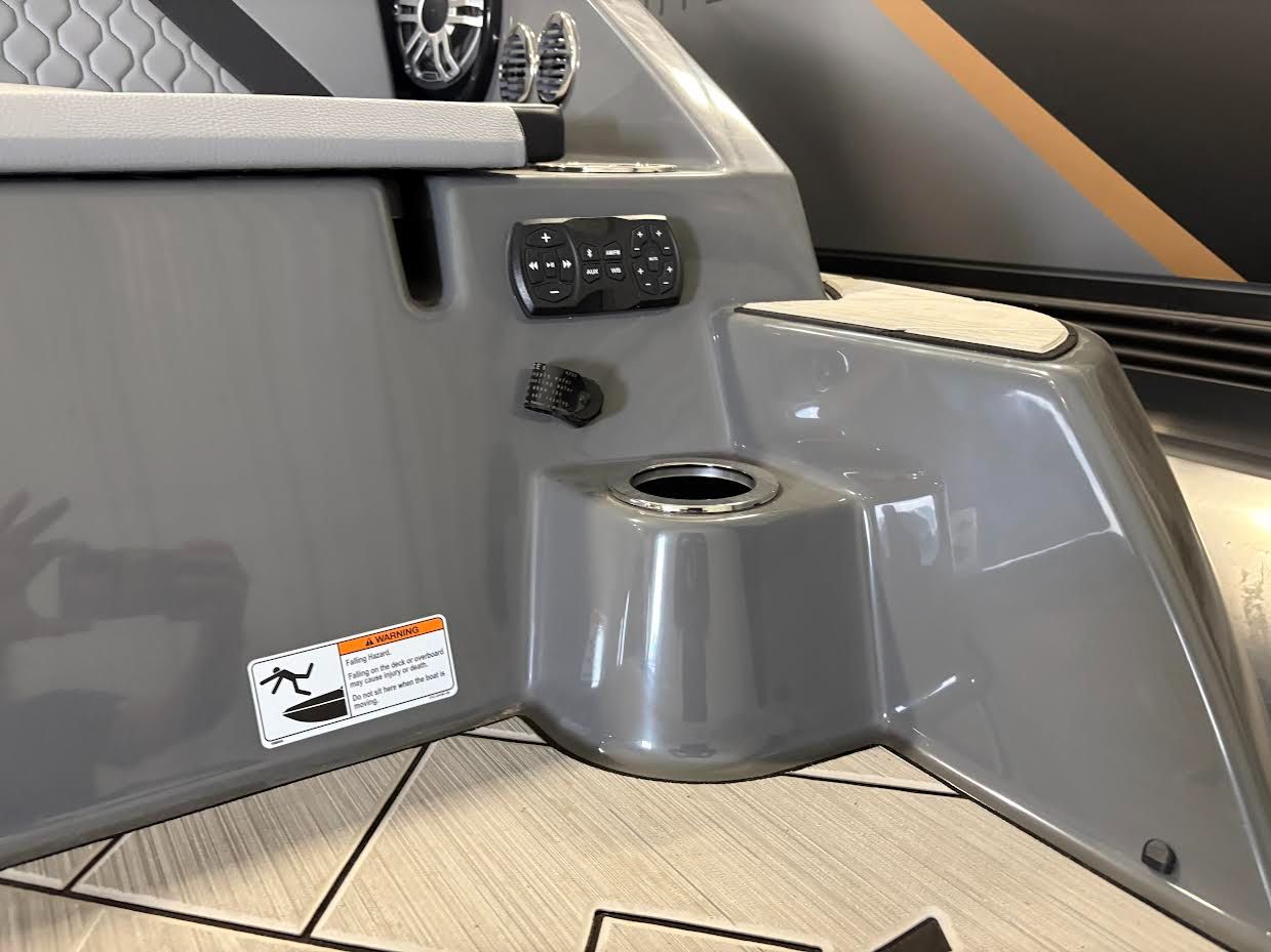 2025 Yamaha Boats 222XE - 16