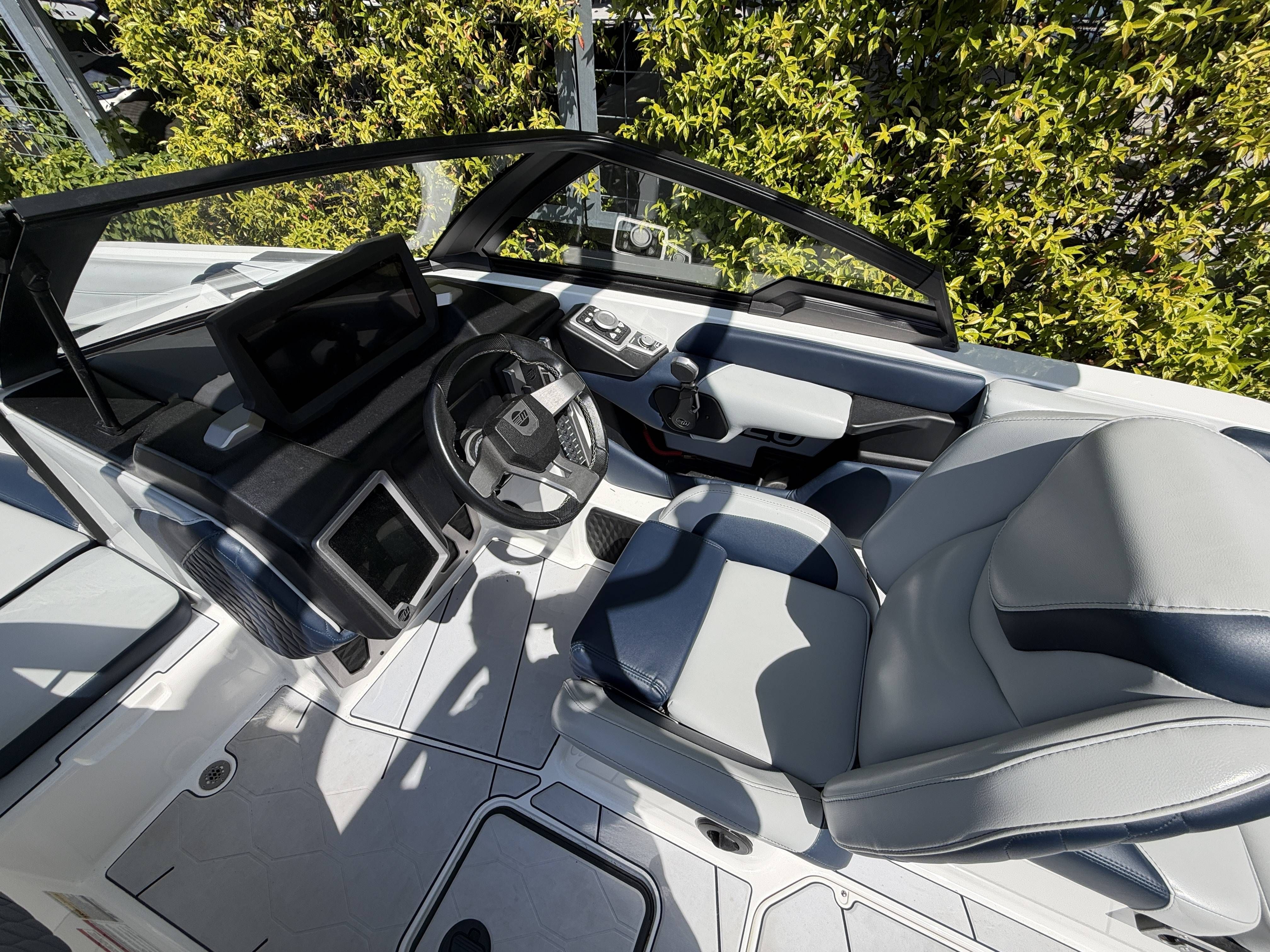 2022 Malibu M220 - 14