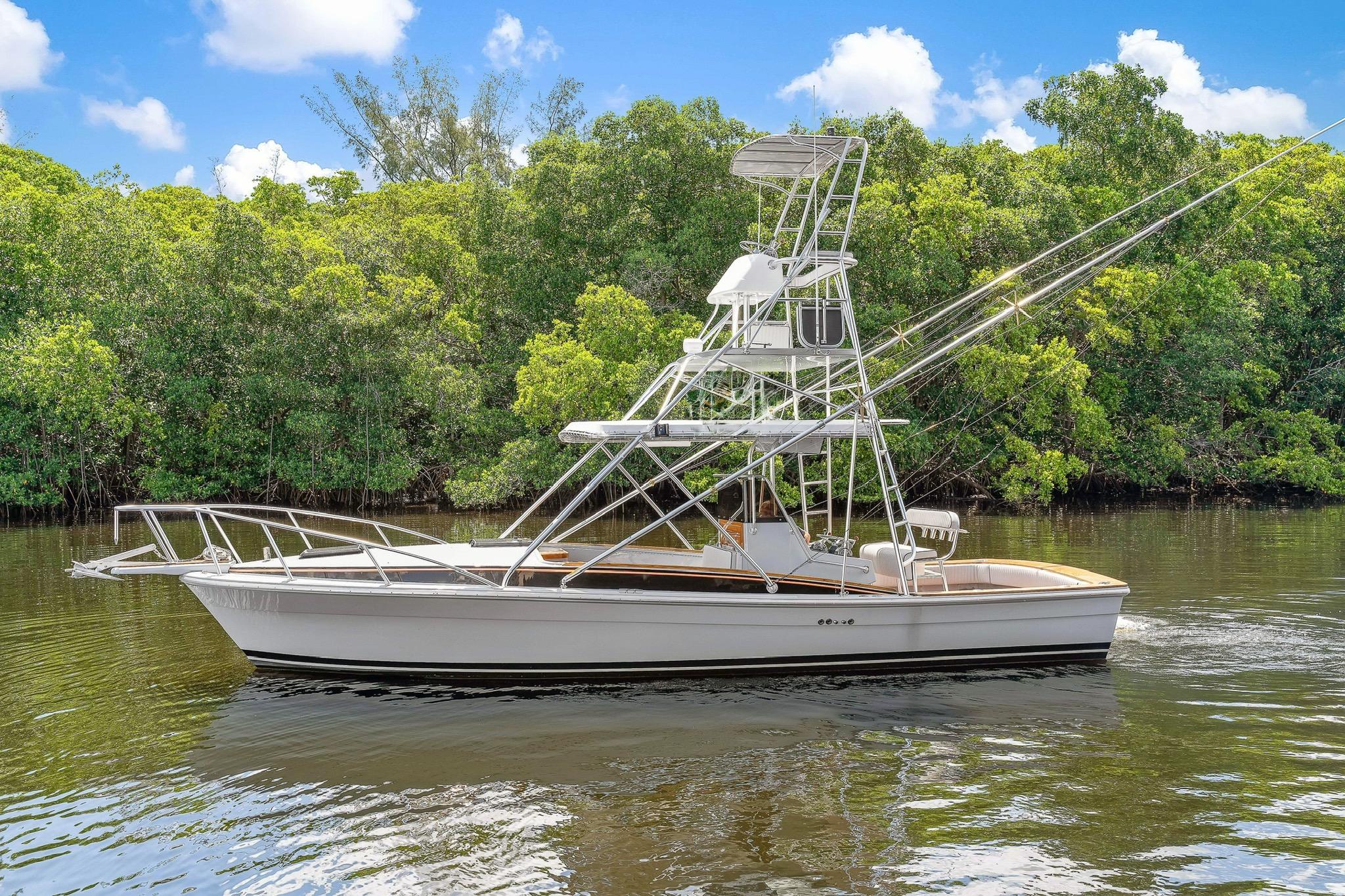 2024 Strike 29 Center Console