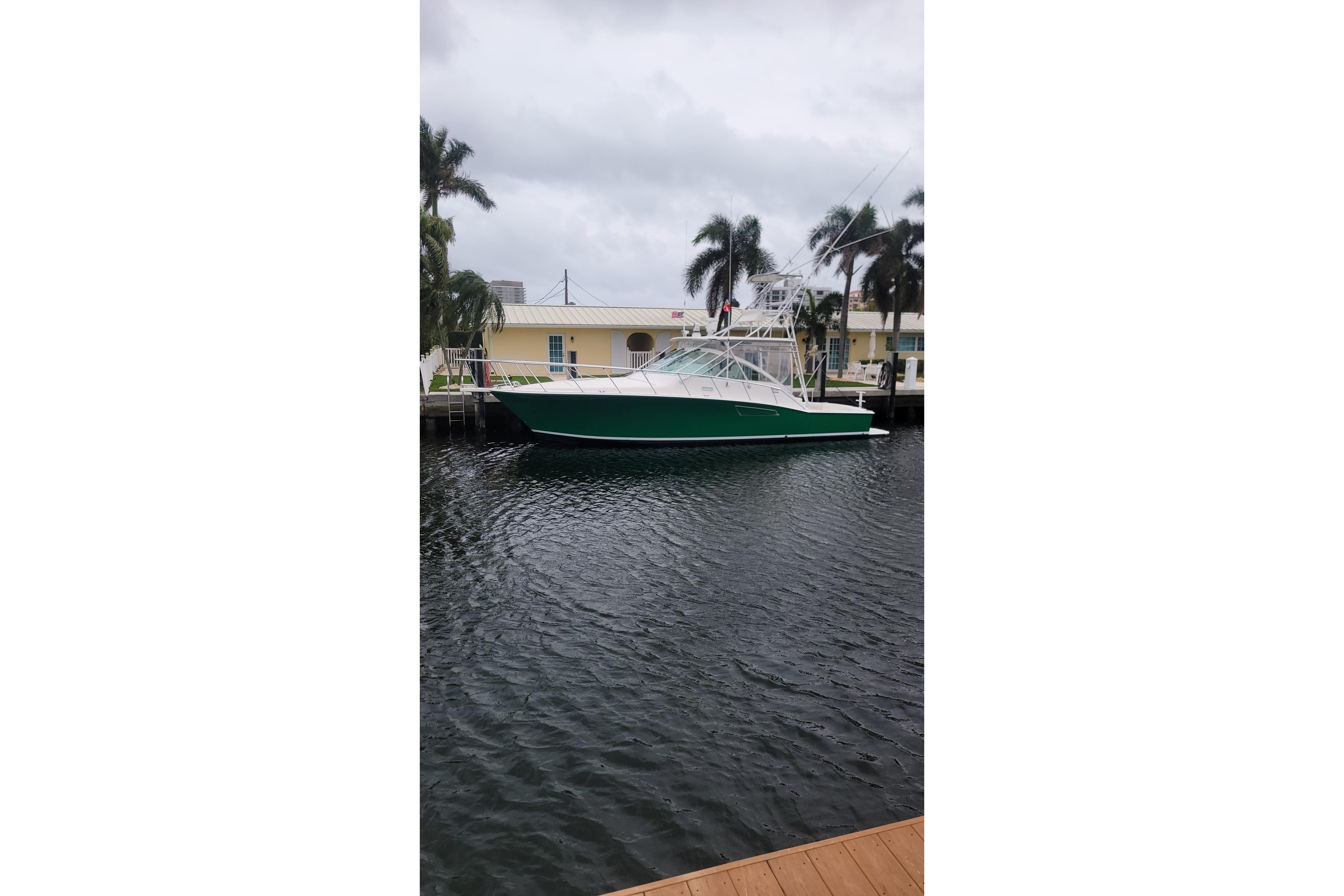 2004 Cabo 40 Express