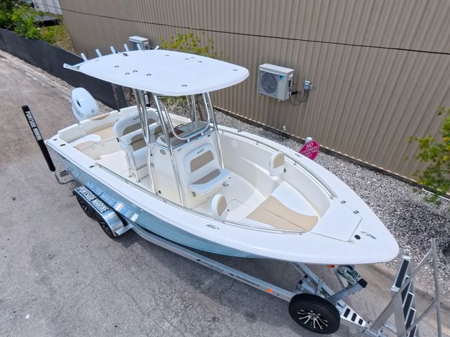 2027 Bulls Bay 230 Center Console - 10