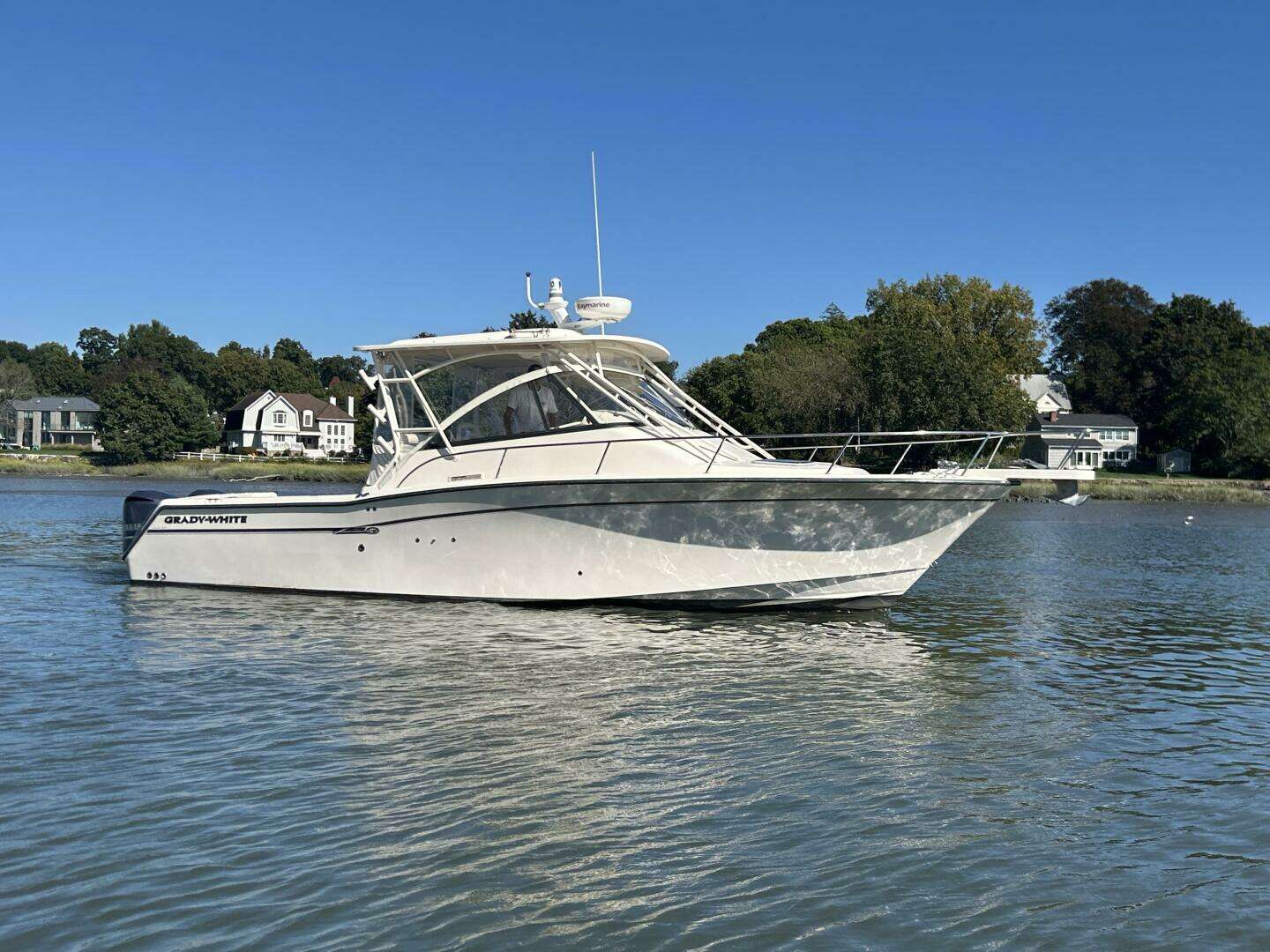 2016 Grady-White 330 Express - Image 3