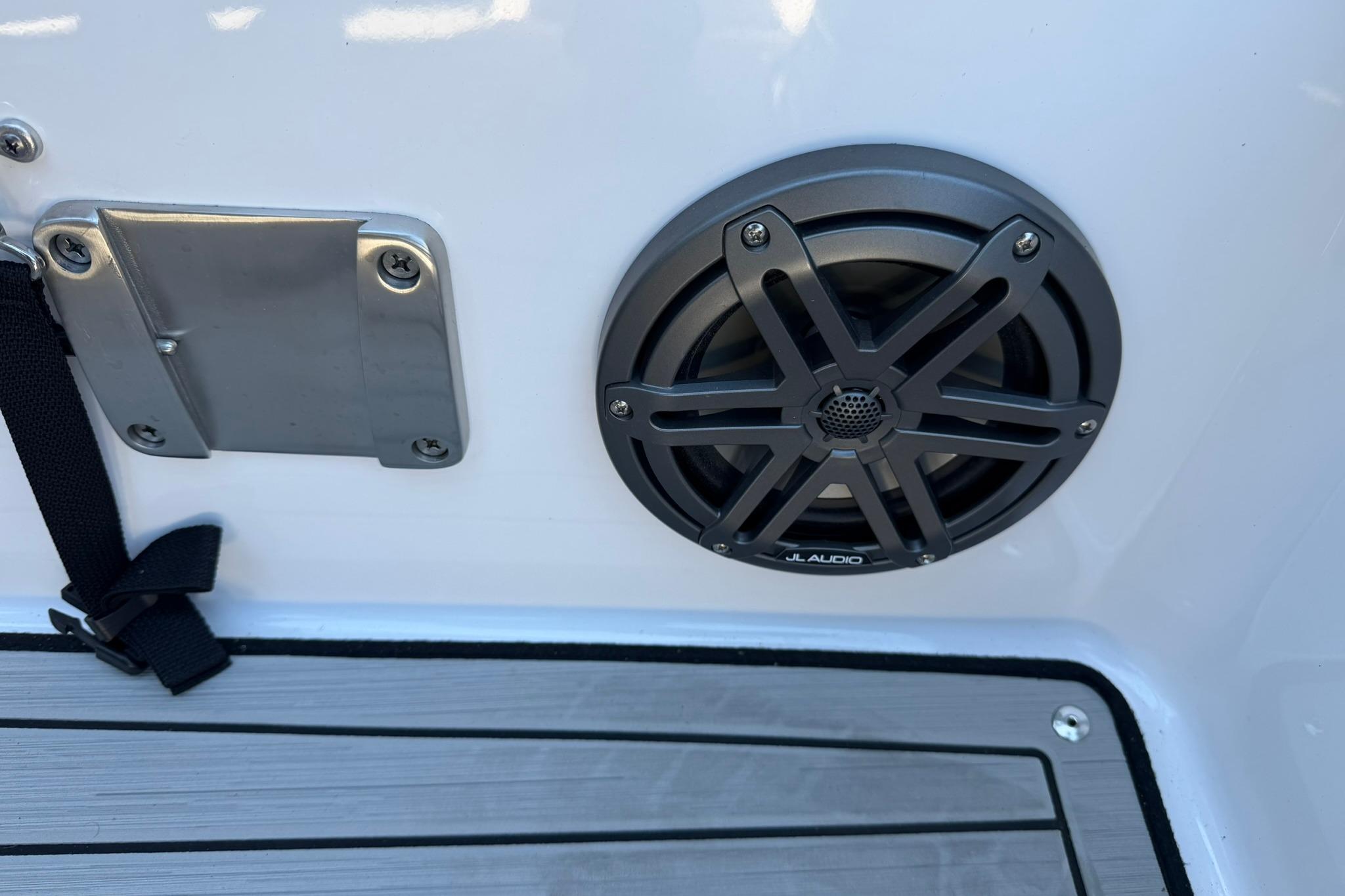2024 Yamaha AR190 boat speaker and deck detail with JL Audio system.