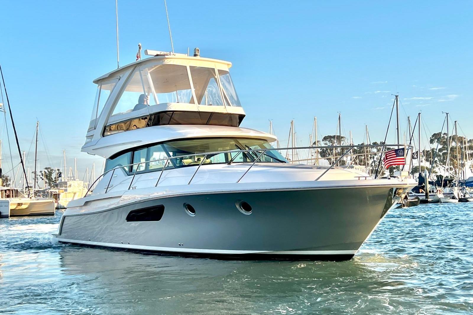 2019 Tiara Yachts F44 Flybridge
