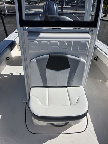 2023 Robalo 246 Cayman - 20