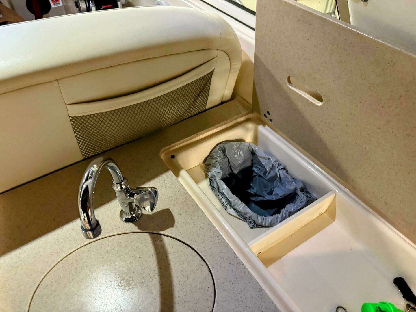 2002 Rinker 342 Fiesta Vee - Image 16