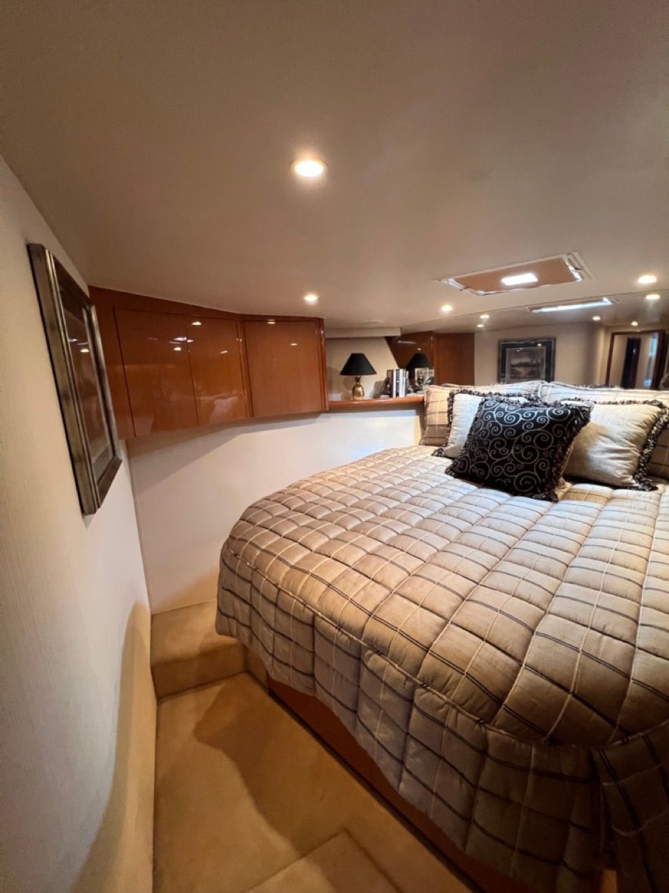 2002 Viking 61 Enclosed Bridge - 89