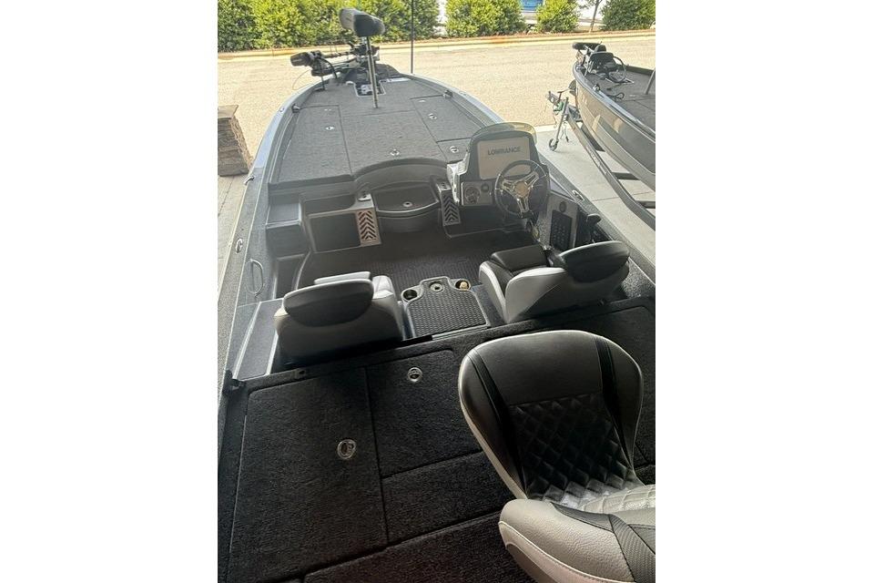 2023 Caymas CX 21 PRO boat interior with steering console and seating.