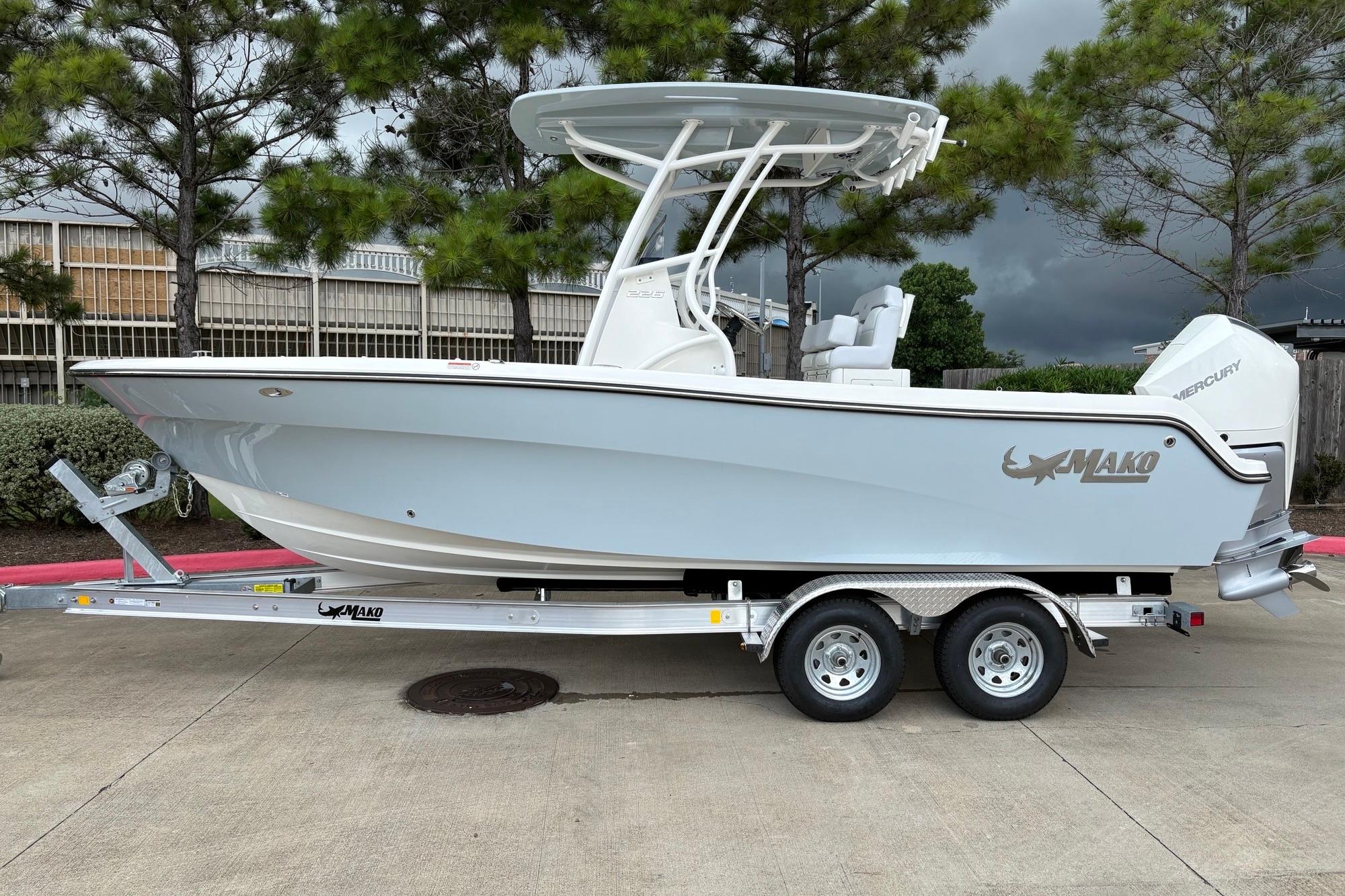 2026 Mako 226 Center Console