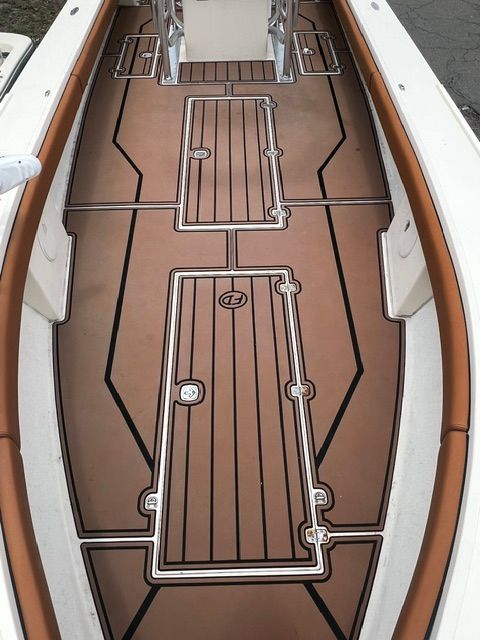 2007 Dorado 30 boat featuring stylish deck design.