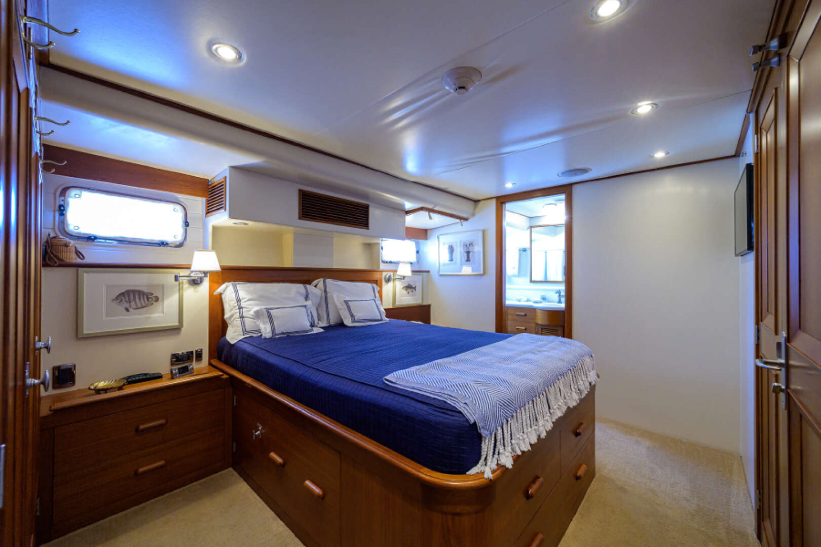 2003 New England Boatworks Enclosed Raised Pilothouse - Image 22