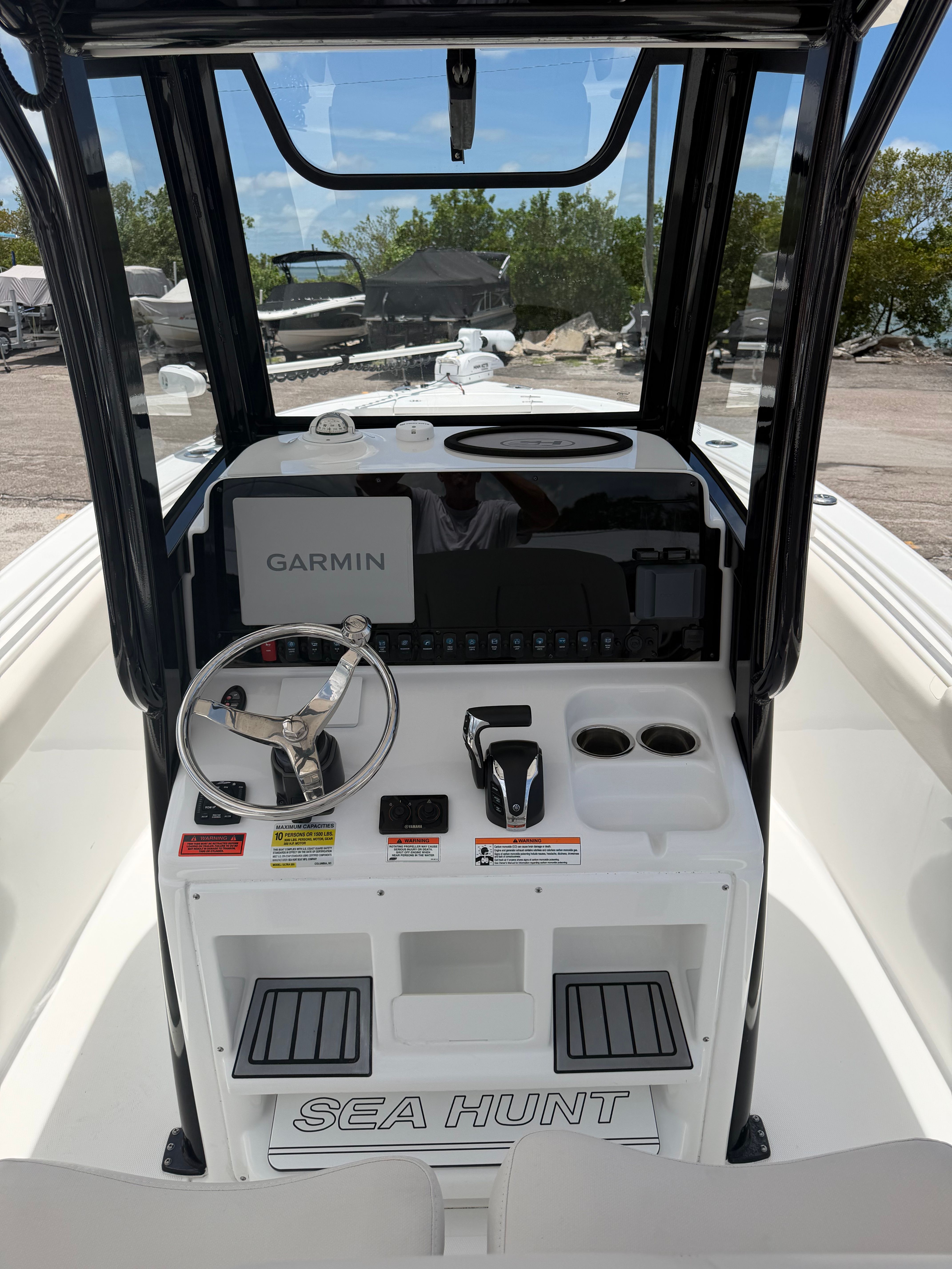 2023 Sea Hunt Ultra 255 SE - 12
