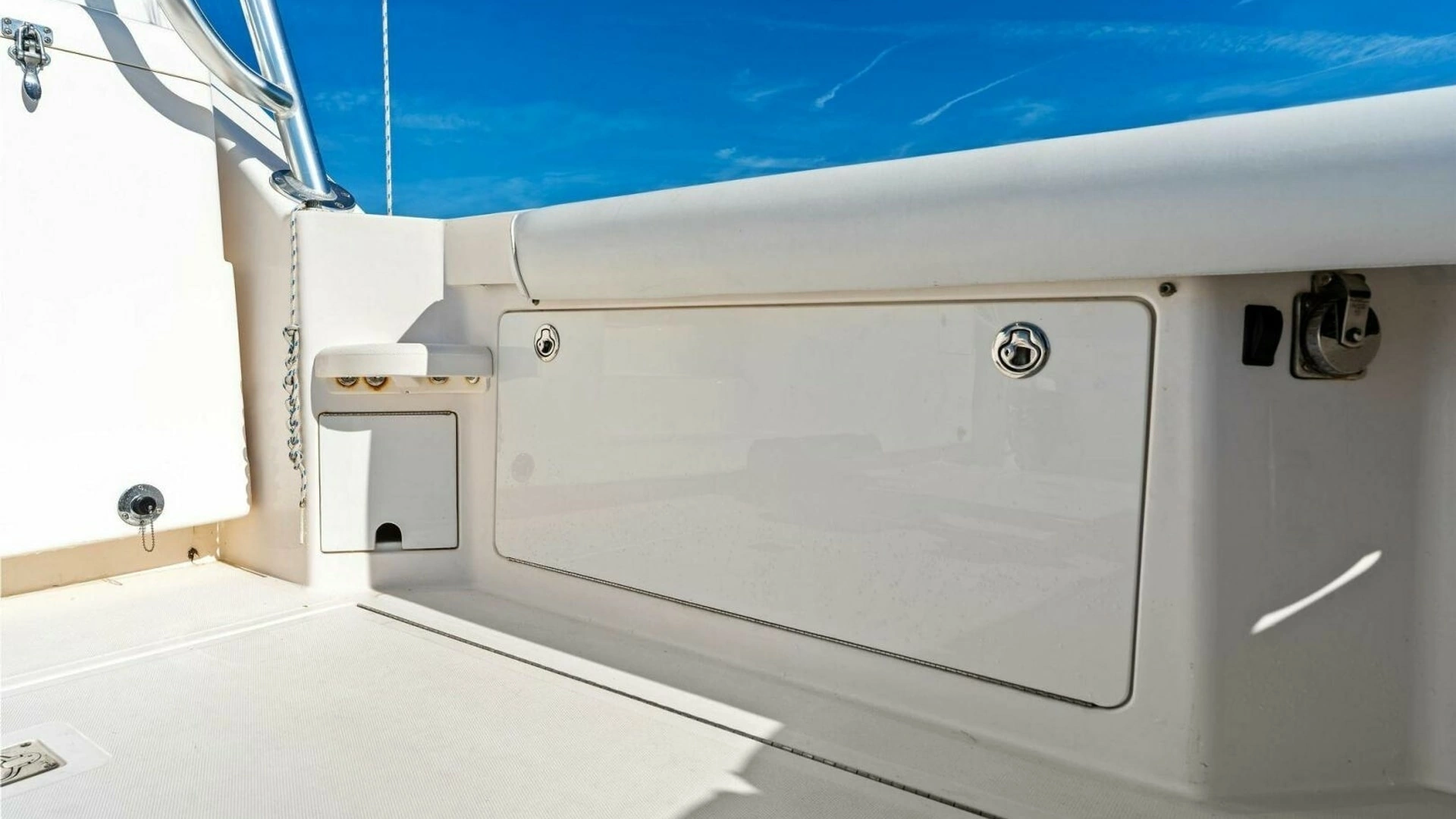 2005 Cabo 40 Express - Image 25