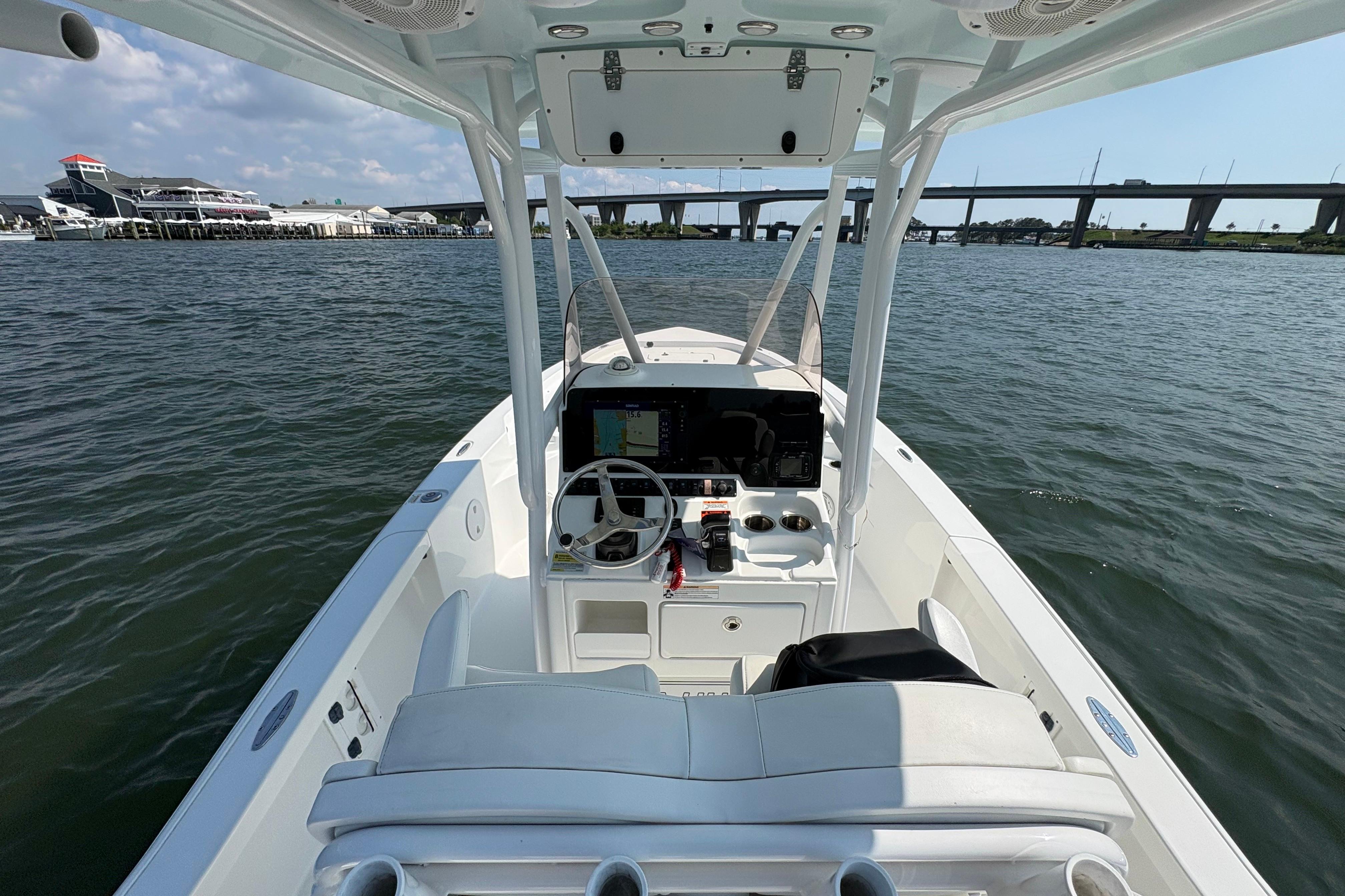 The image shows a 2017 Sea Hunt BX 25 BR boat on the water.