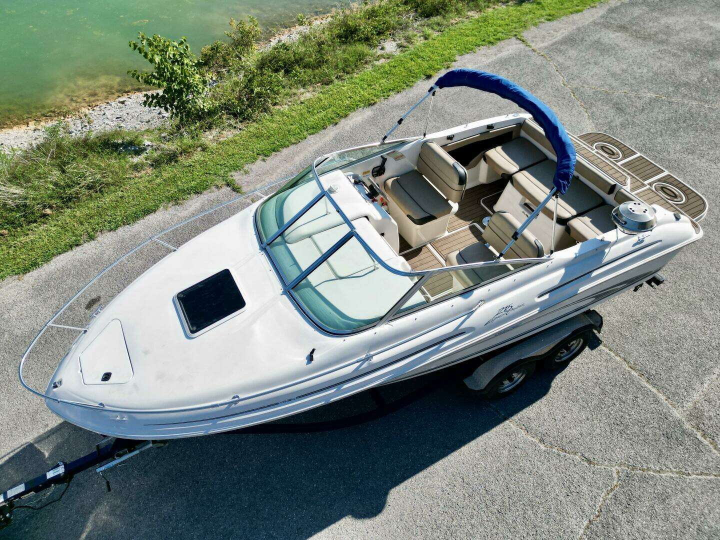 1999 Sea Ray 215 Express Cruiser - Image 9
