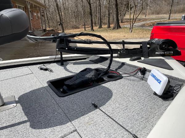 2021 Tracker Pro 195 XTE boat deck with Minn Kota trolling motor and Lowrance electronics.
