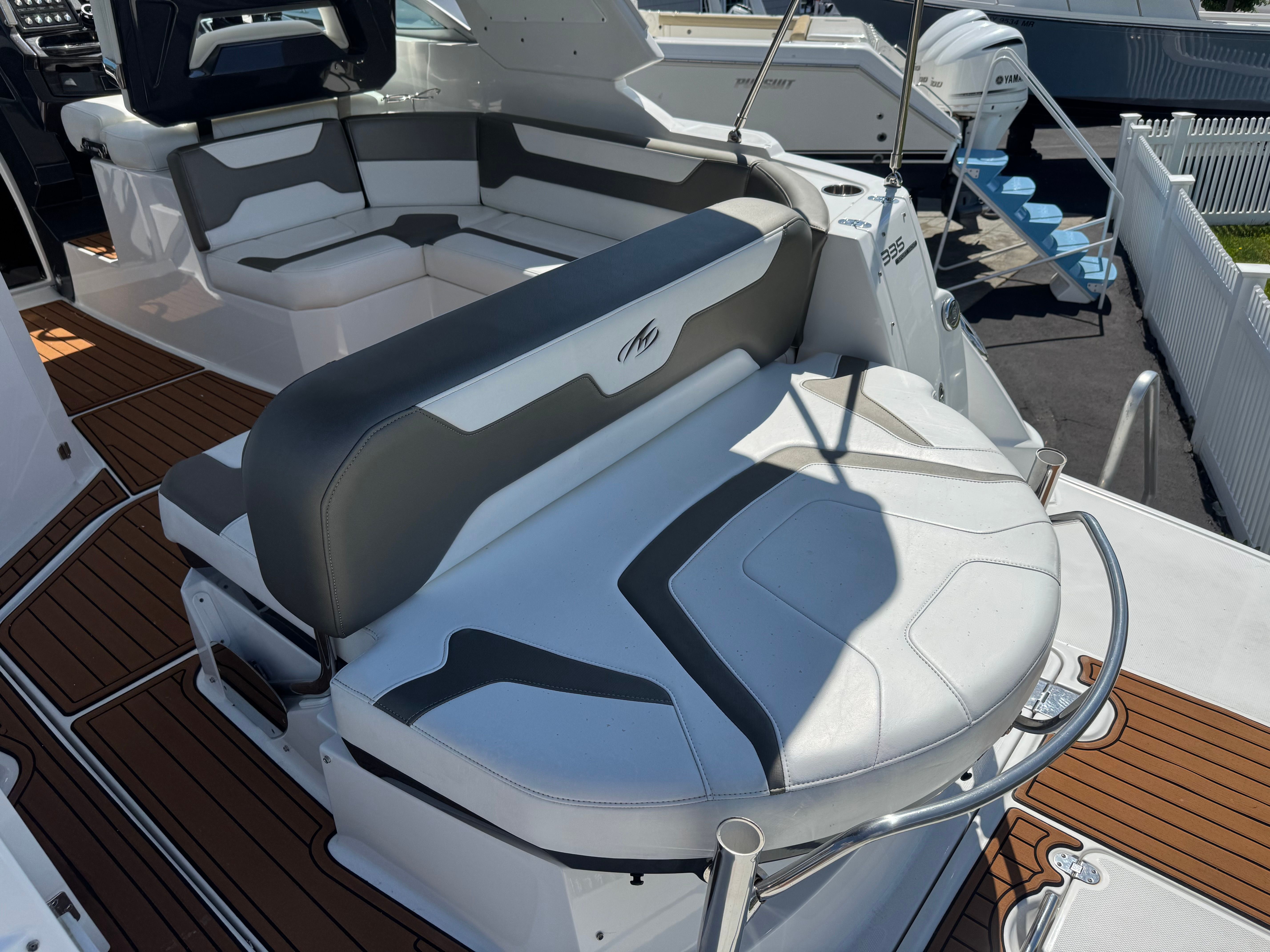 2018 Monterey 335 Sport Yacht - 21