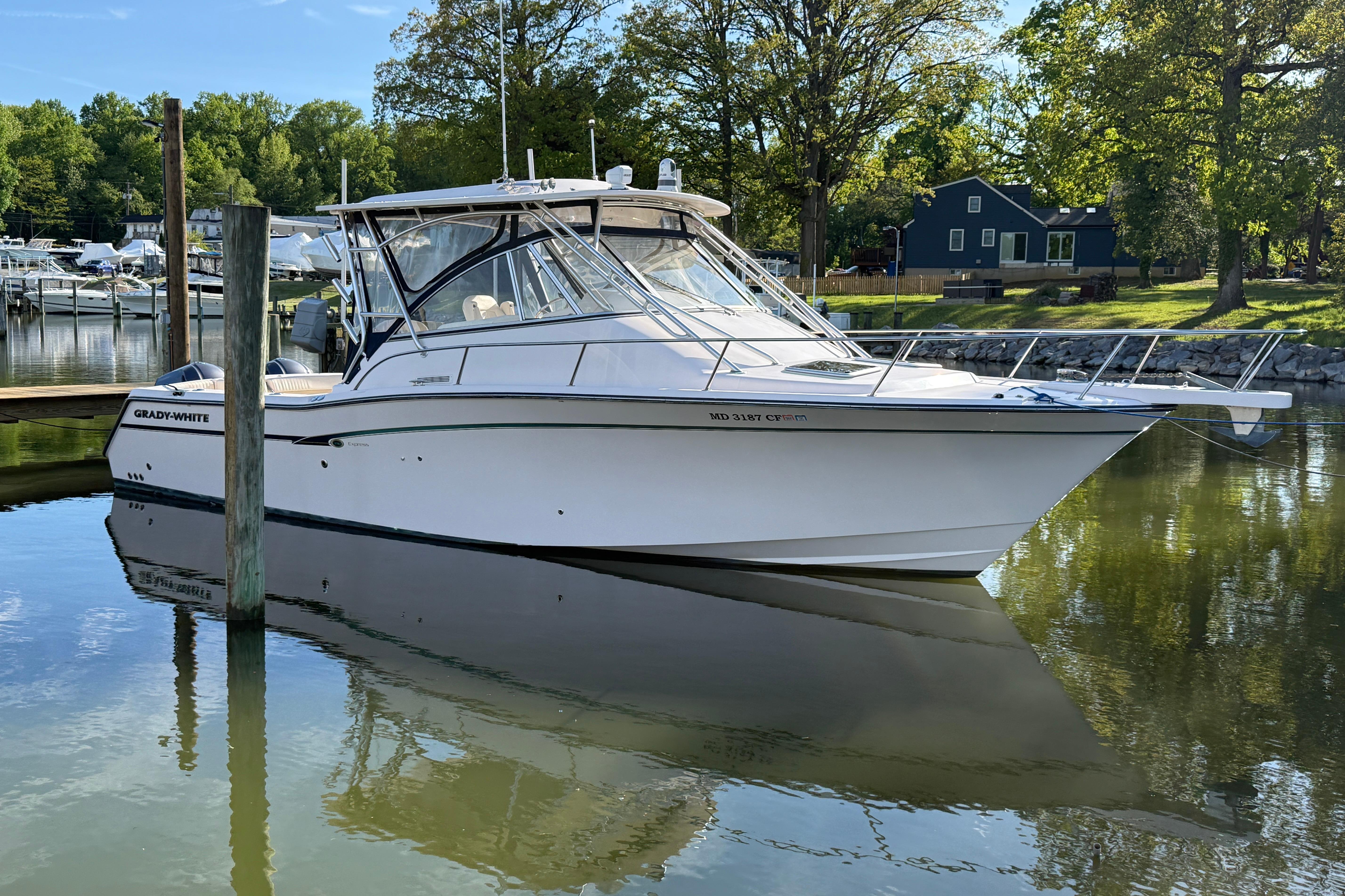 2013 Grady-White Express 330