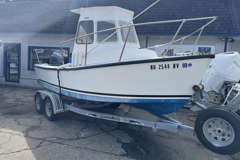 2001 ROS Boats 19 RUNABOUT on trailer, parked outside a building.
