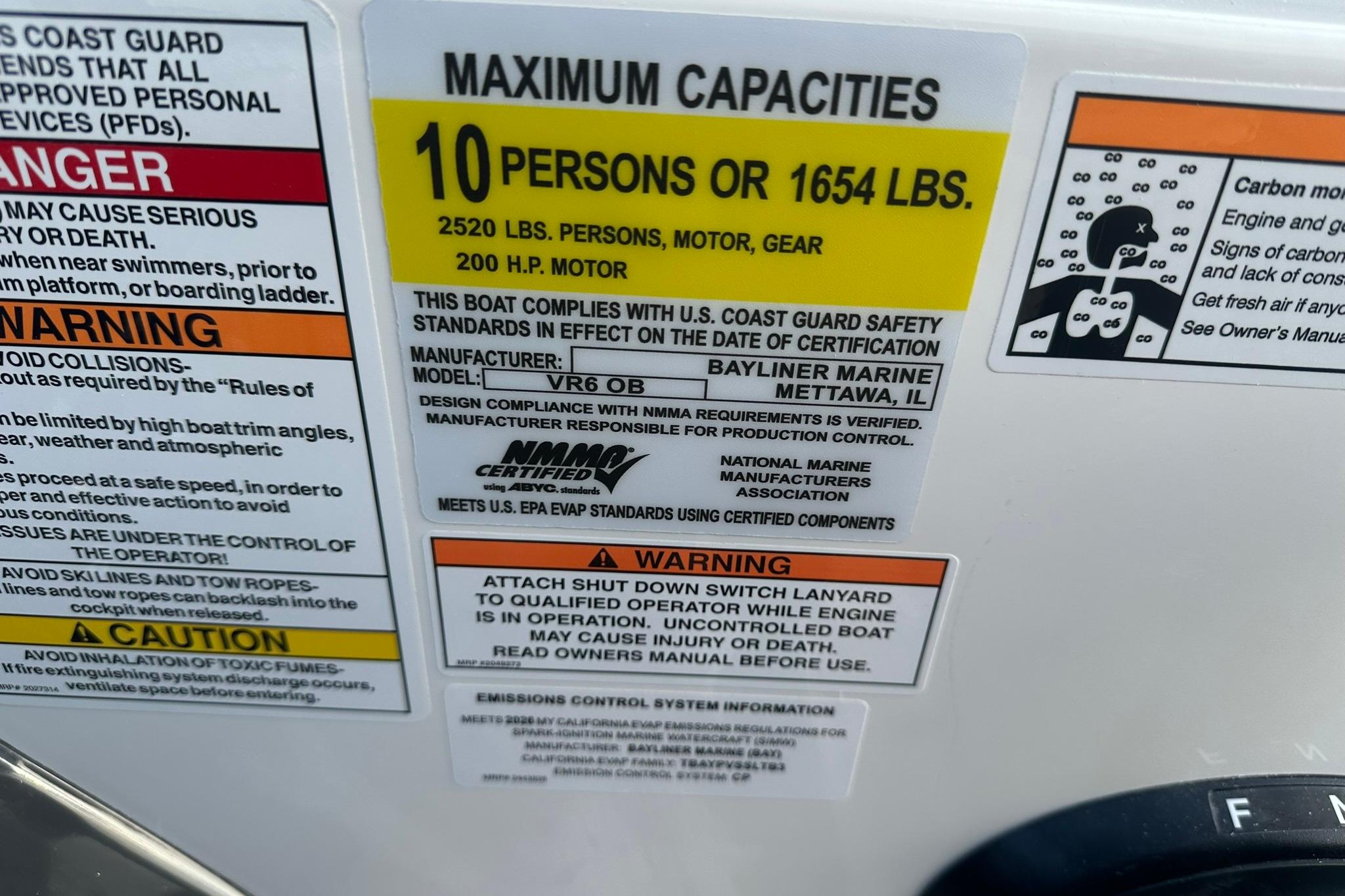 Bayliner VR6 Bowrider OB 2026 capacity label, 10 persons or 1654 lbs, safety warnings.