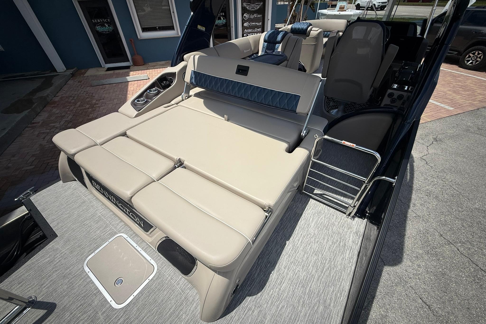 2026 Bennington 27 QSBAT2 pontoon boat with luxurious seating and modern design.