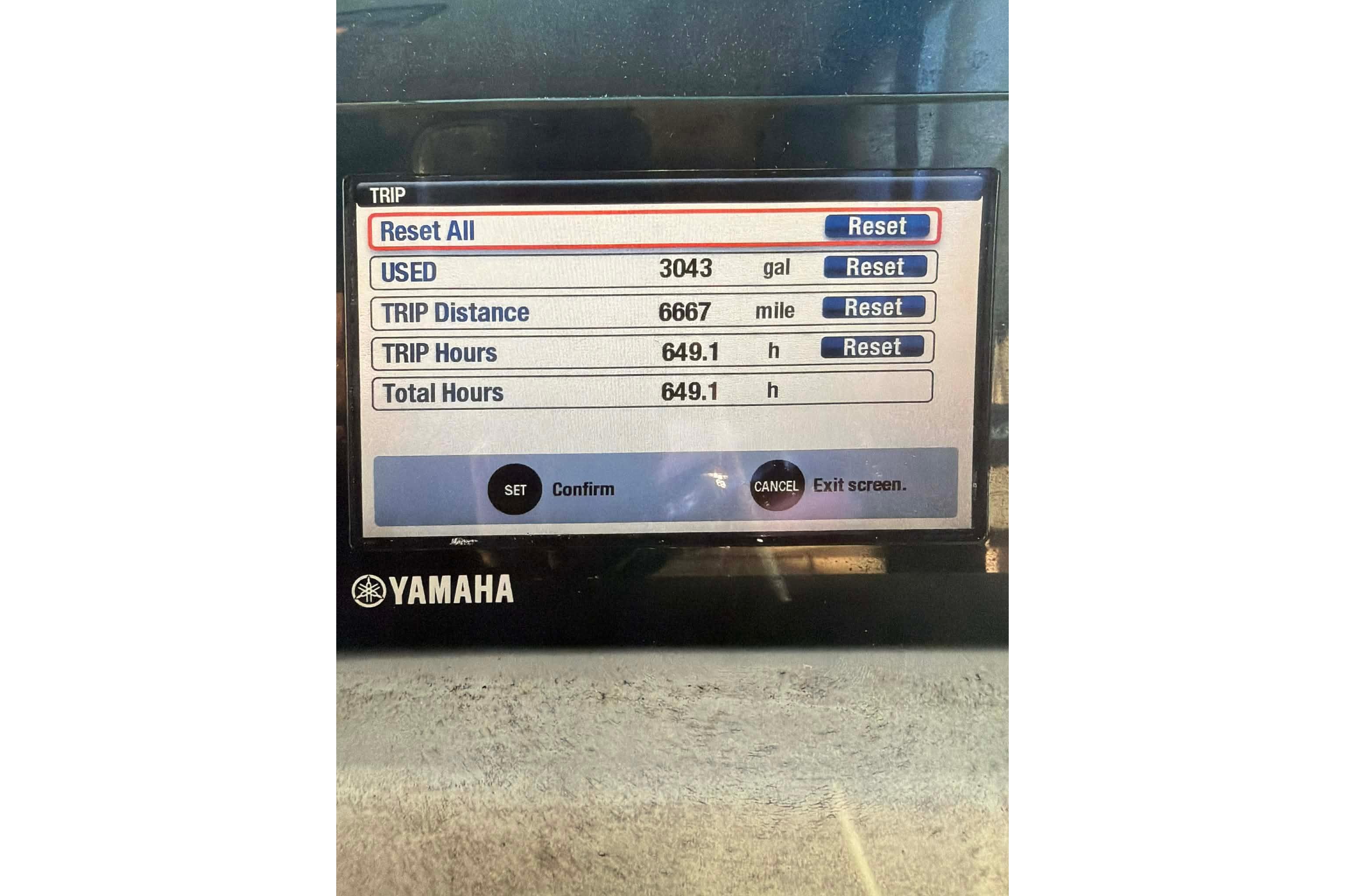 Yamaha display showing trip data: 3043 gallons used, 6667 miles, 649.1 hours.