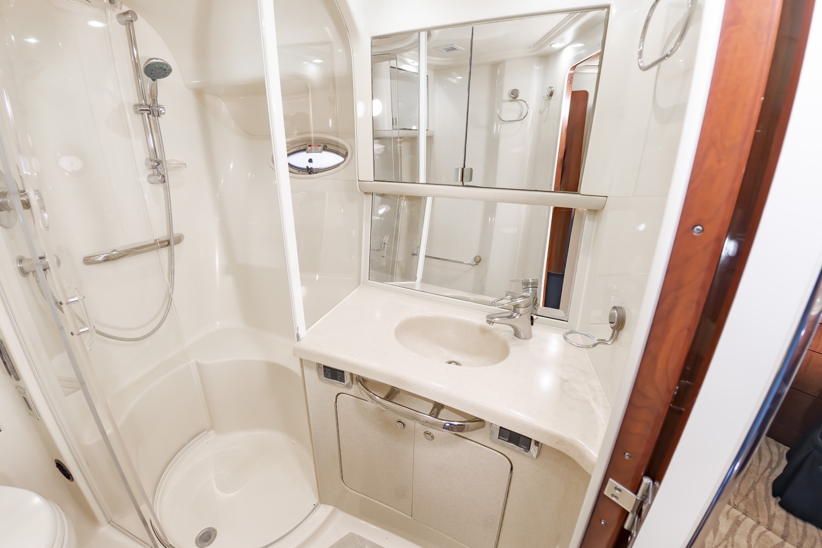 2002 Sea Ray 560 Sedan Bridge - Image 43