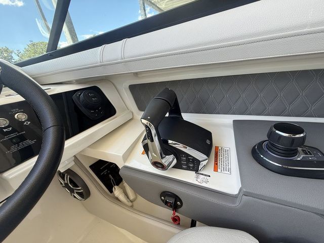 2026 Sea Ray SLX 310 - 3