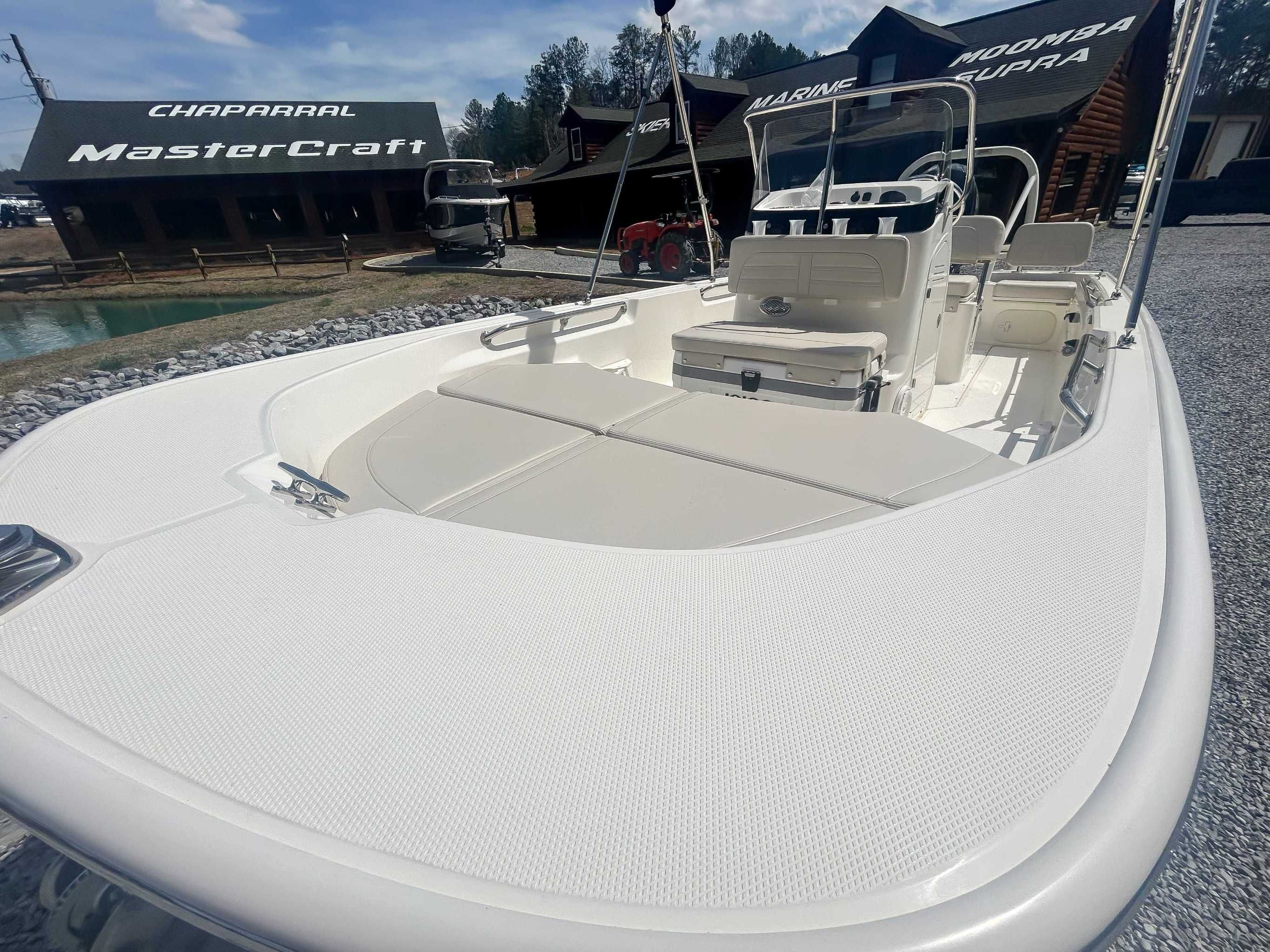 2025 Boston Whaler 170 Montauk - 10